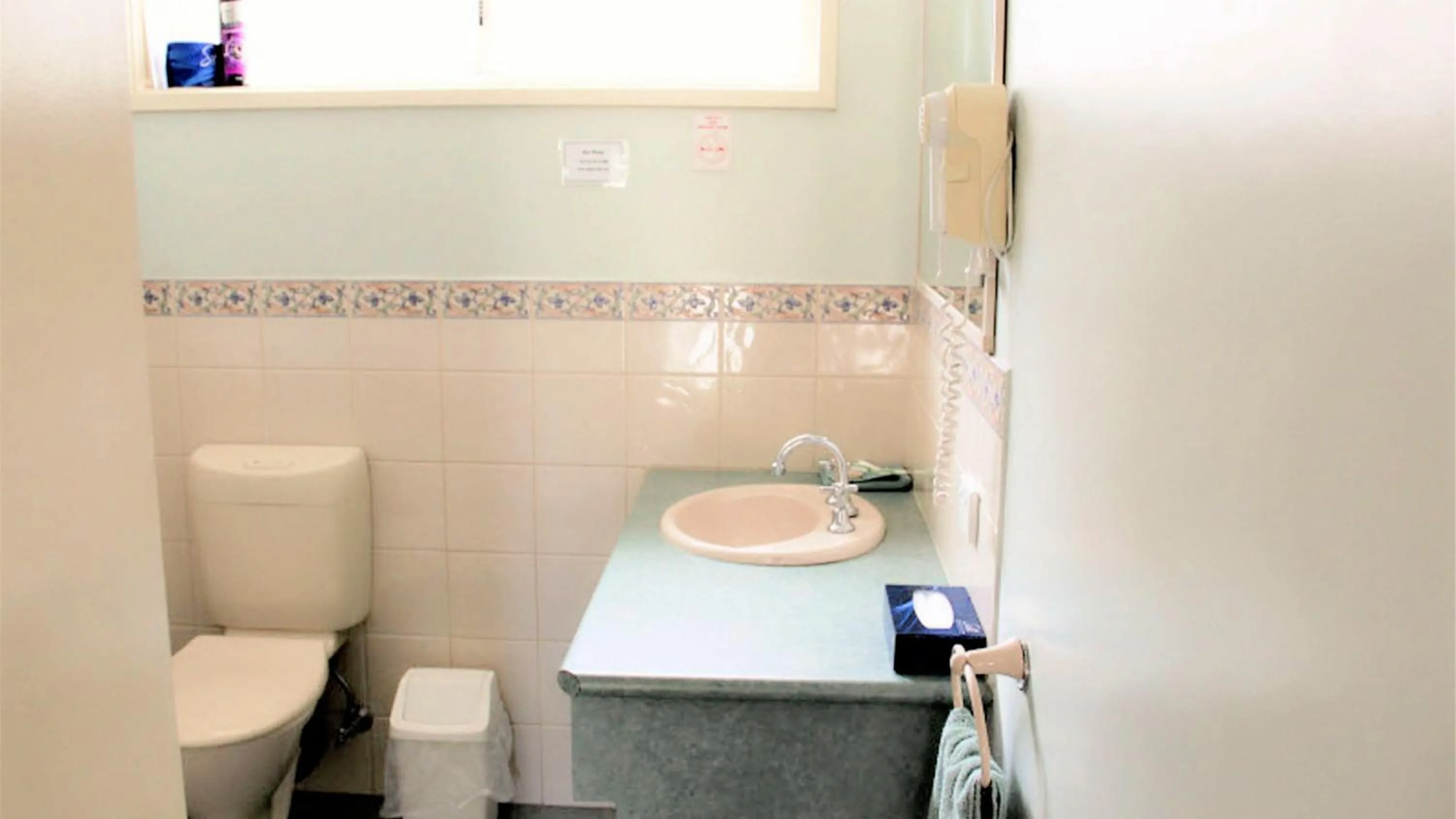 Toilet in Ballarat Eureka Lodge Motel