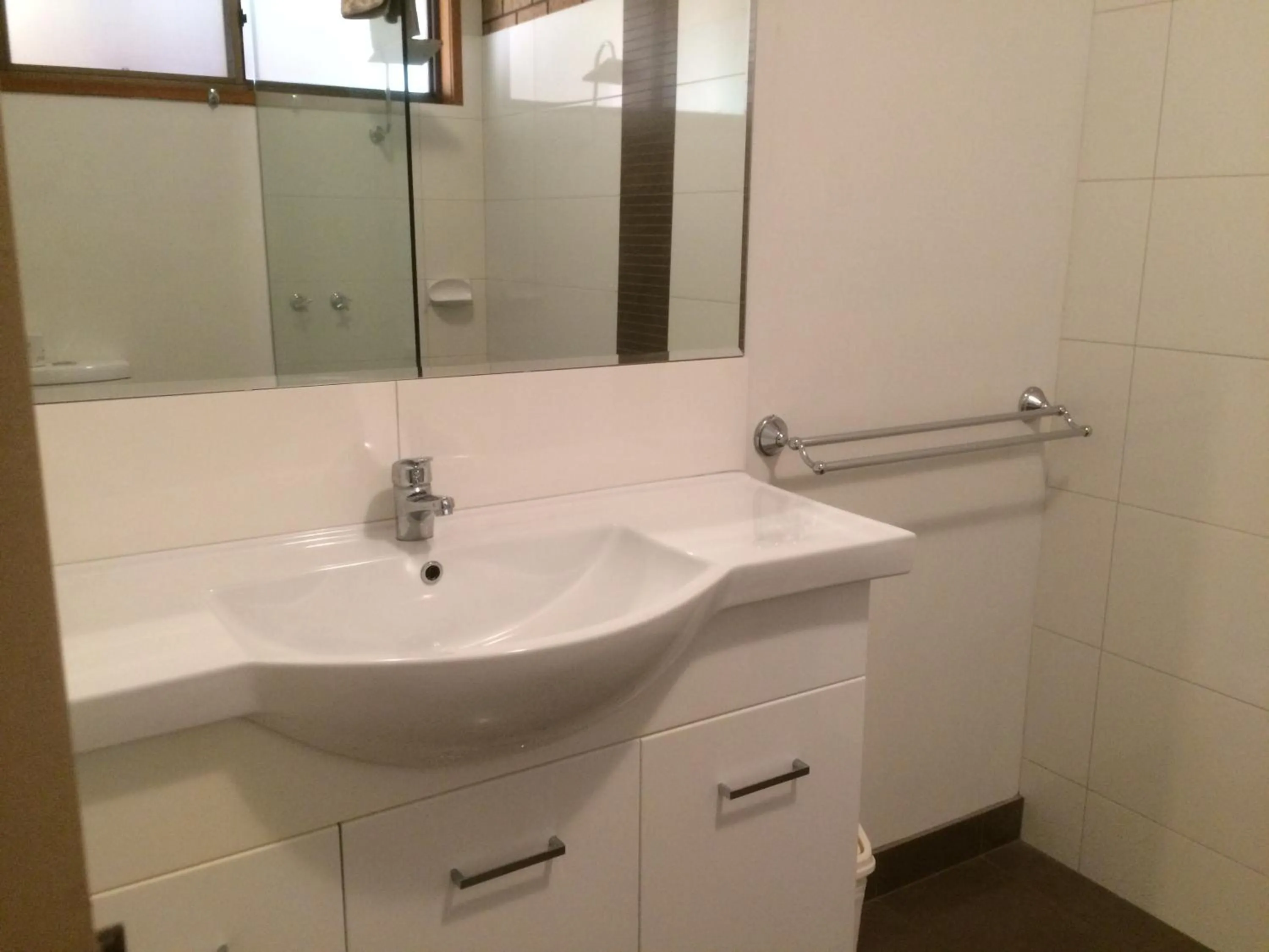 Ambassador Motor Inn