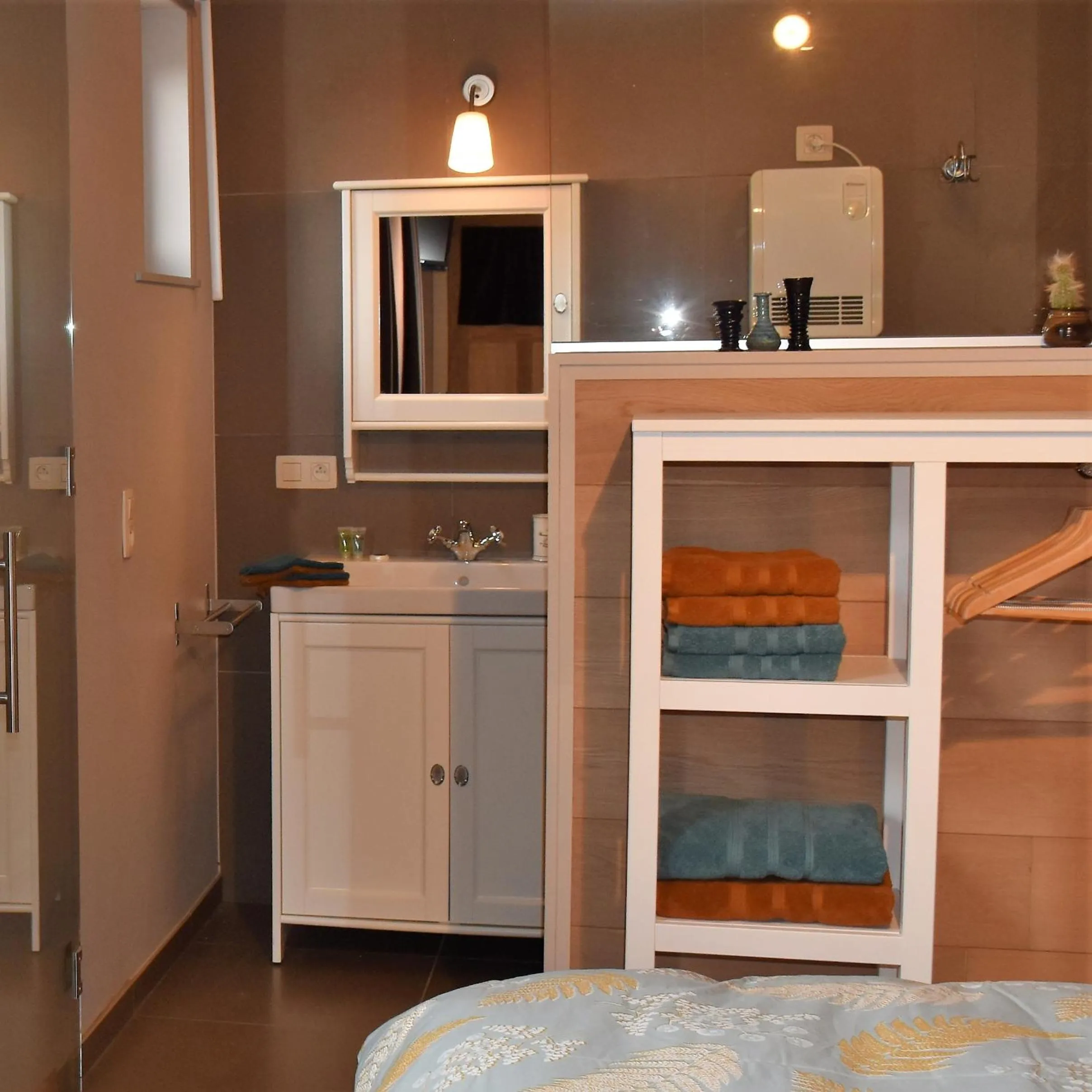 Bathroom, Bed in B&B Stefans Pottery
