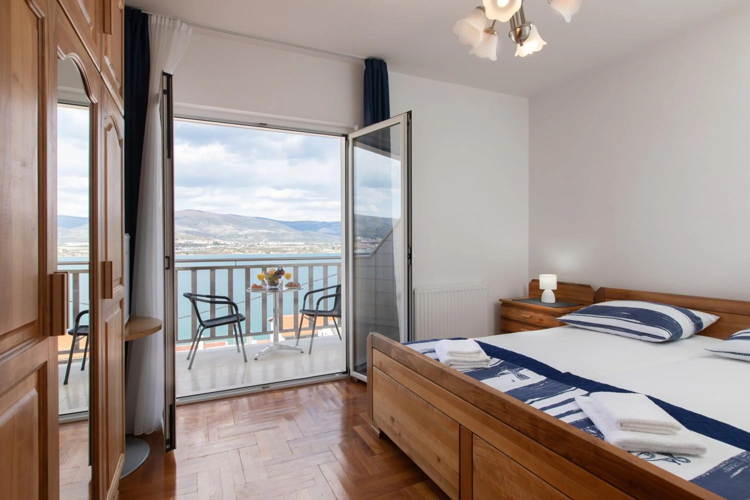 Bed in Hotel Buenavista Beach House Trogir