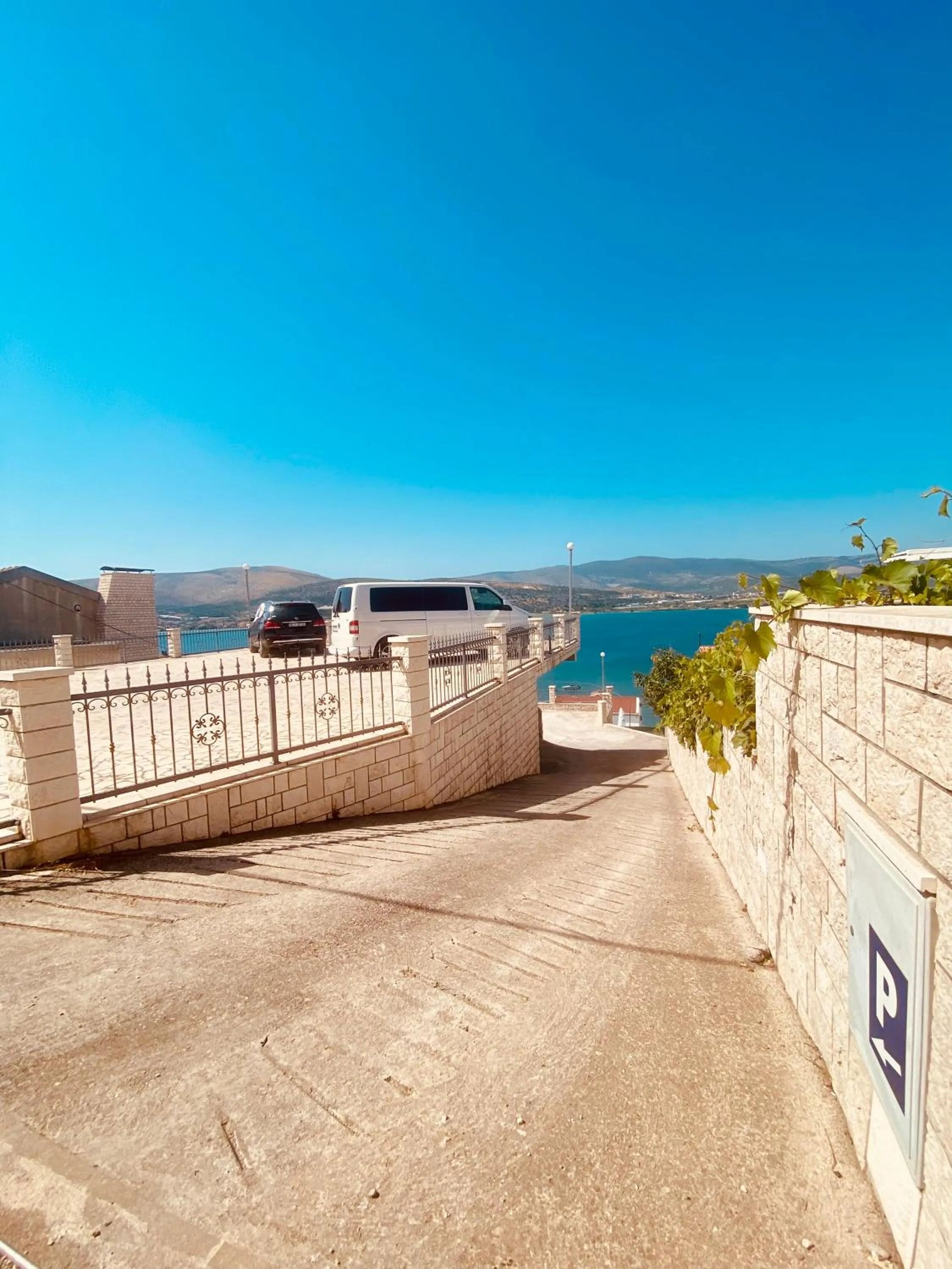 Parking in Hotel Buenavista Beach House Trogir