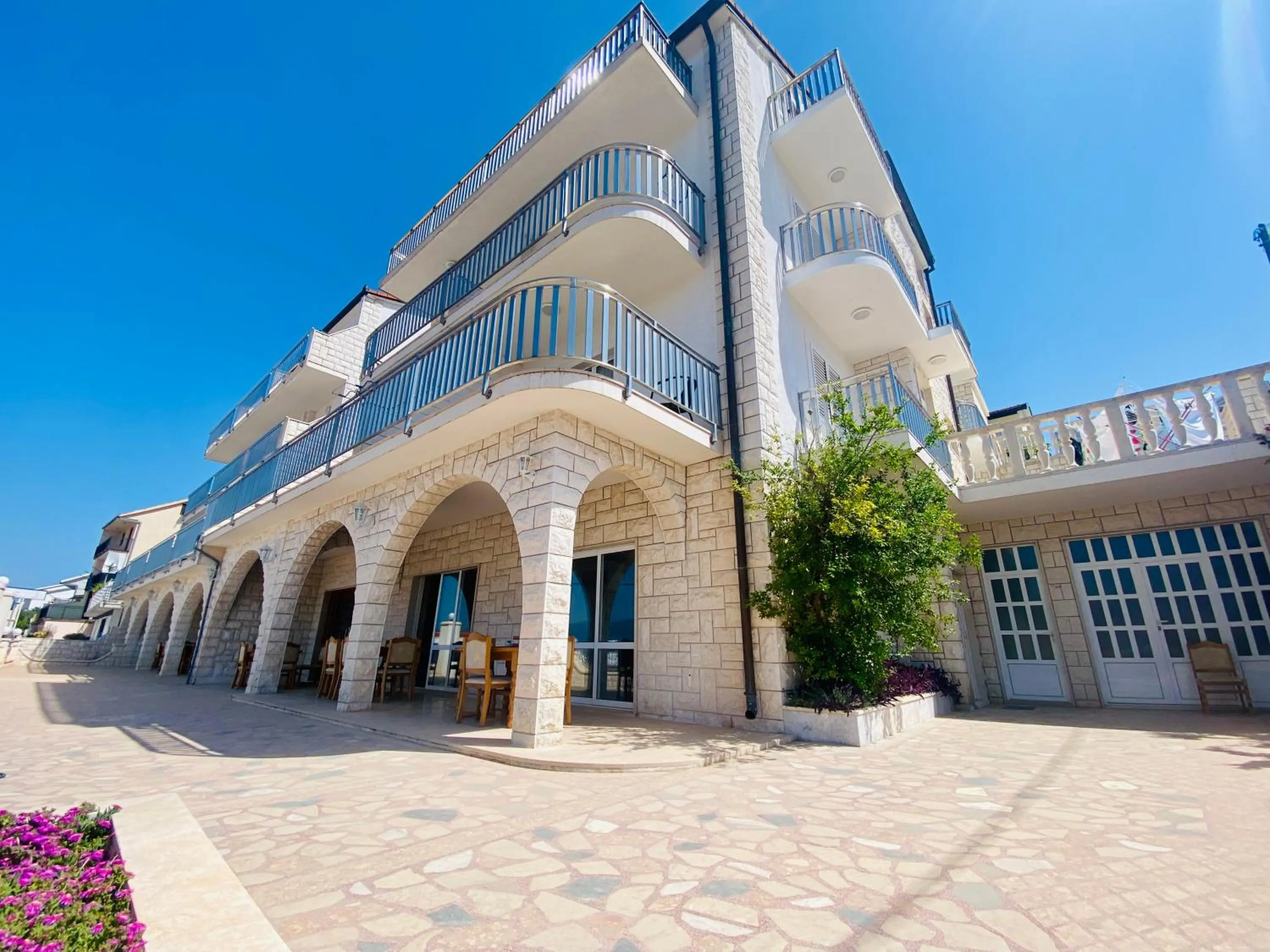 Property building in Hotel Buenavista Beach House Trogir