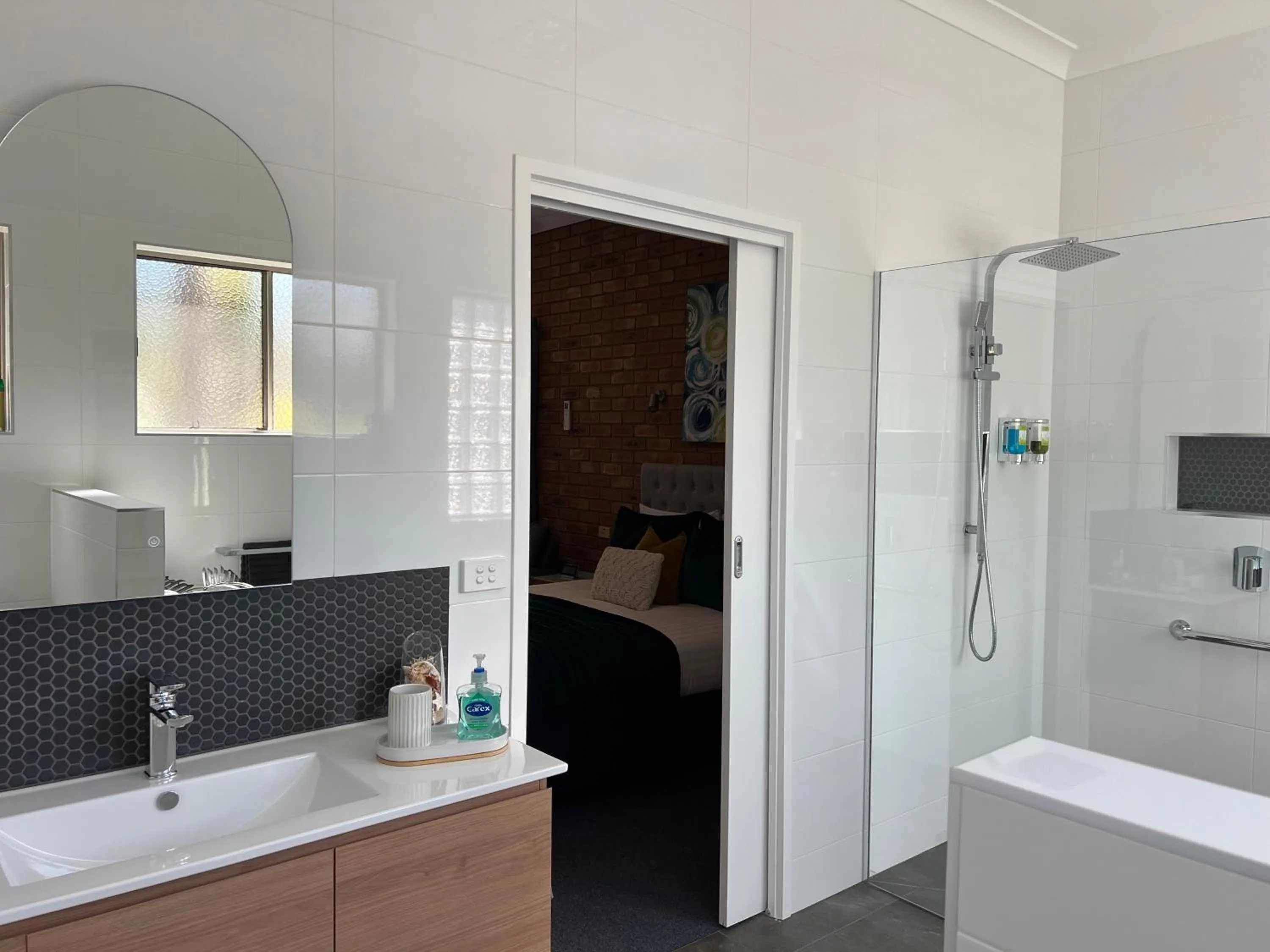 Shower in Coastal Waters Motor Inn