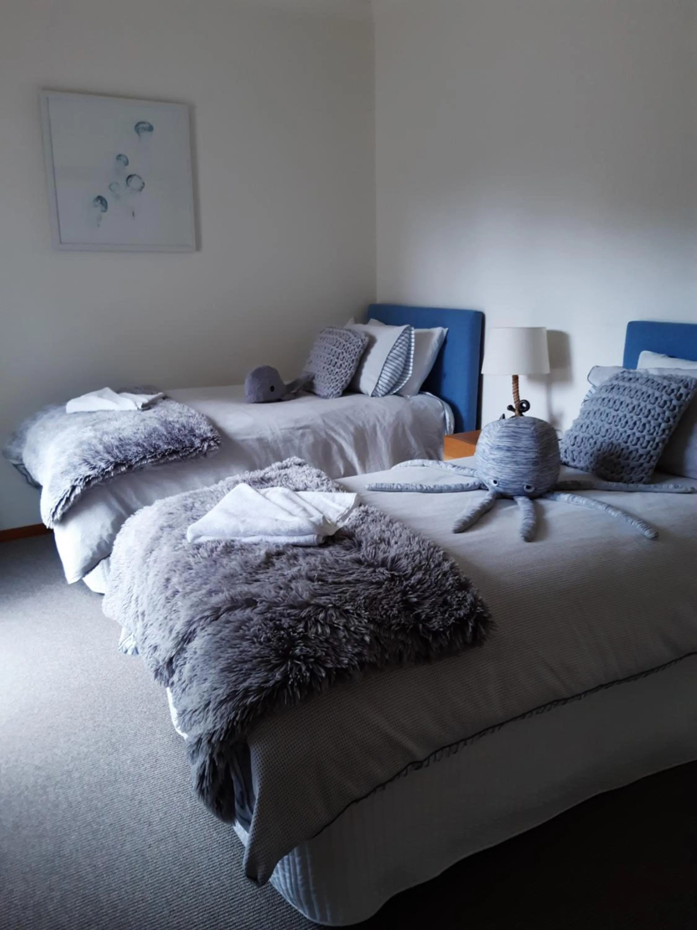 Bed in The Lakes Apartments