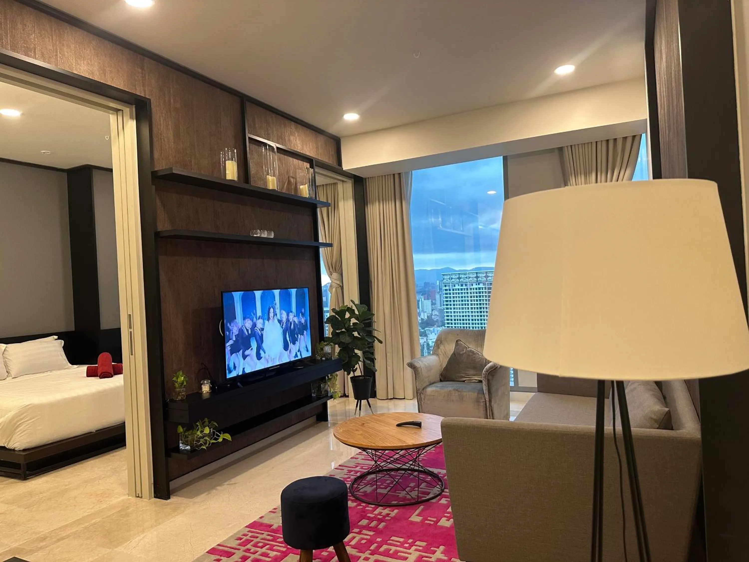 Communal lounge/ TV room, Bed in Tropicana The Residence By Klcc