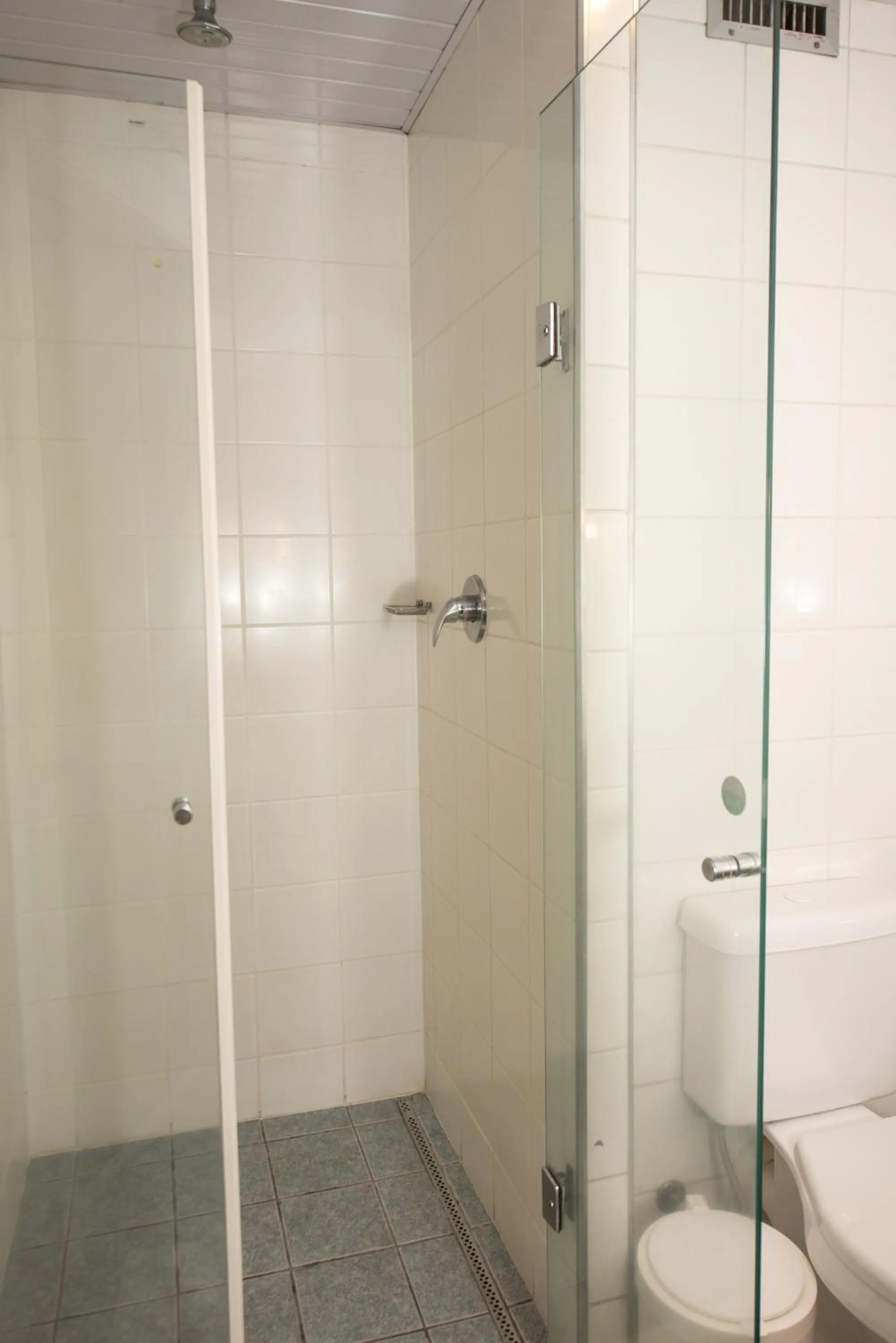 Bathroom in ibis Betim