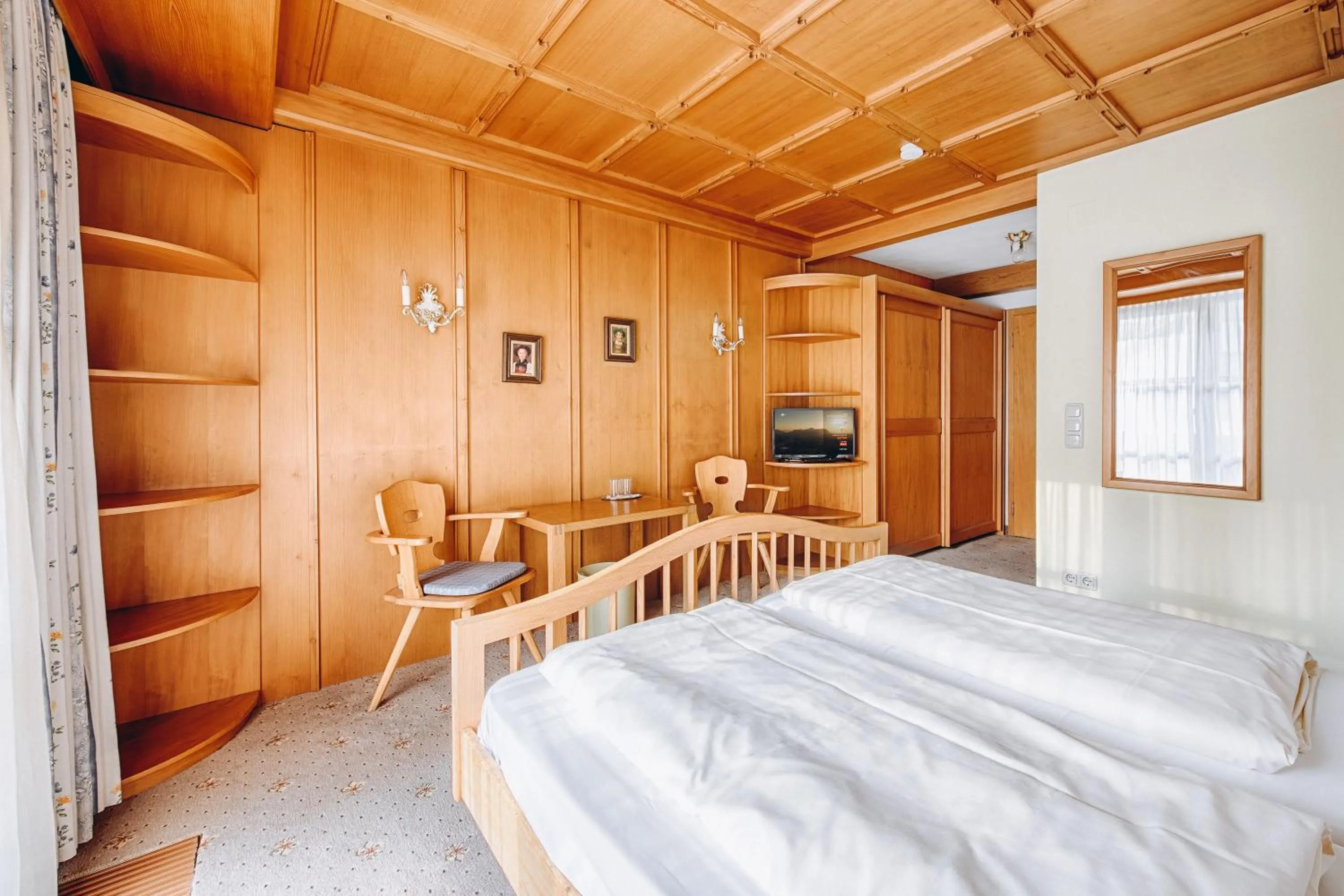 Photo of the whole room, Bed in Hotel Garni Nuss