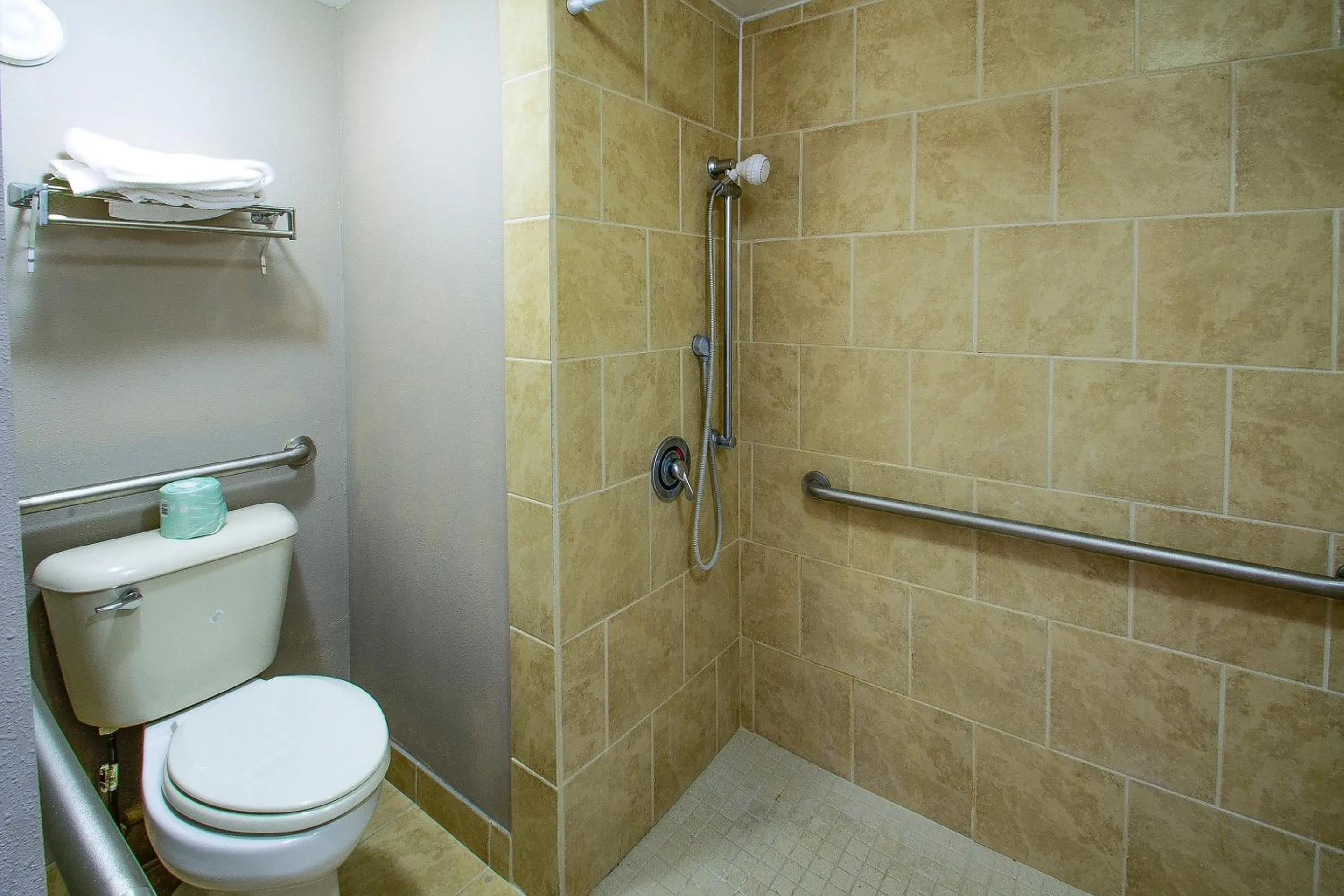 Bathroom in Cypress Inn & Suites Washington by OYO