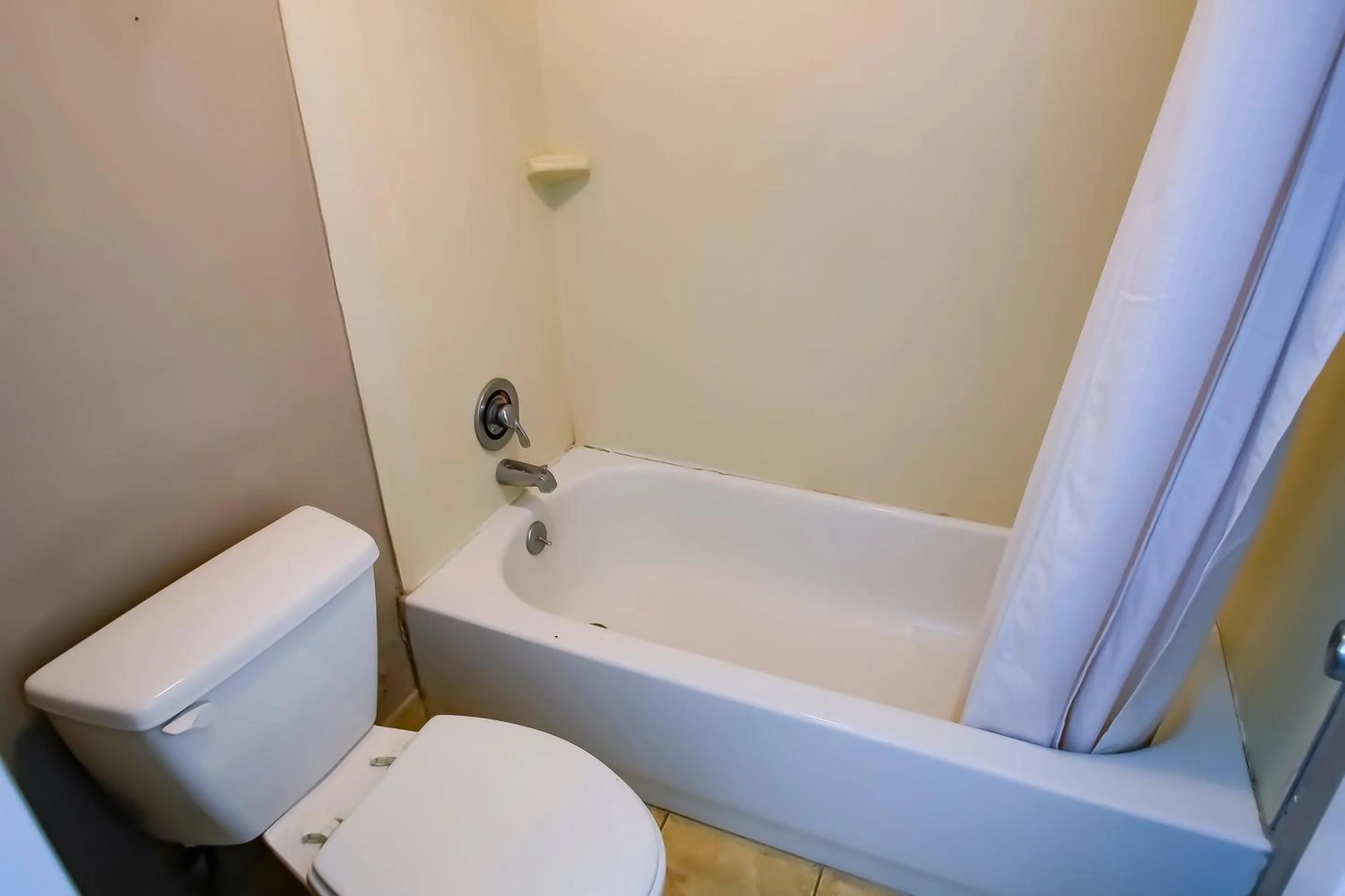 Bathroom in Cypress Inn & Suites Washington by OYO