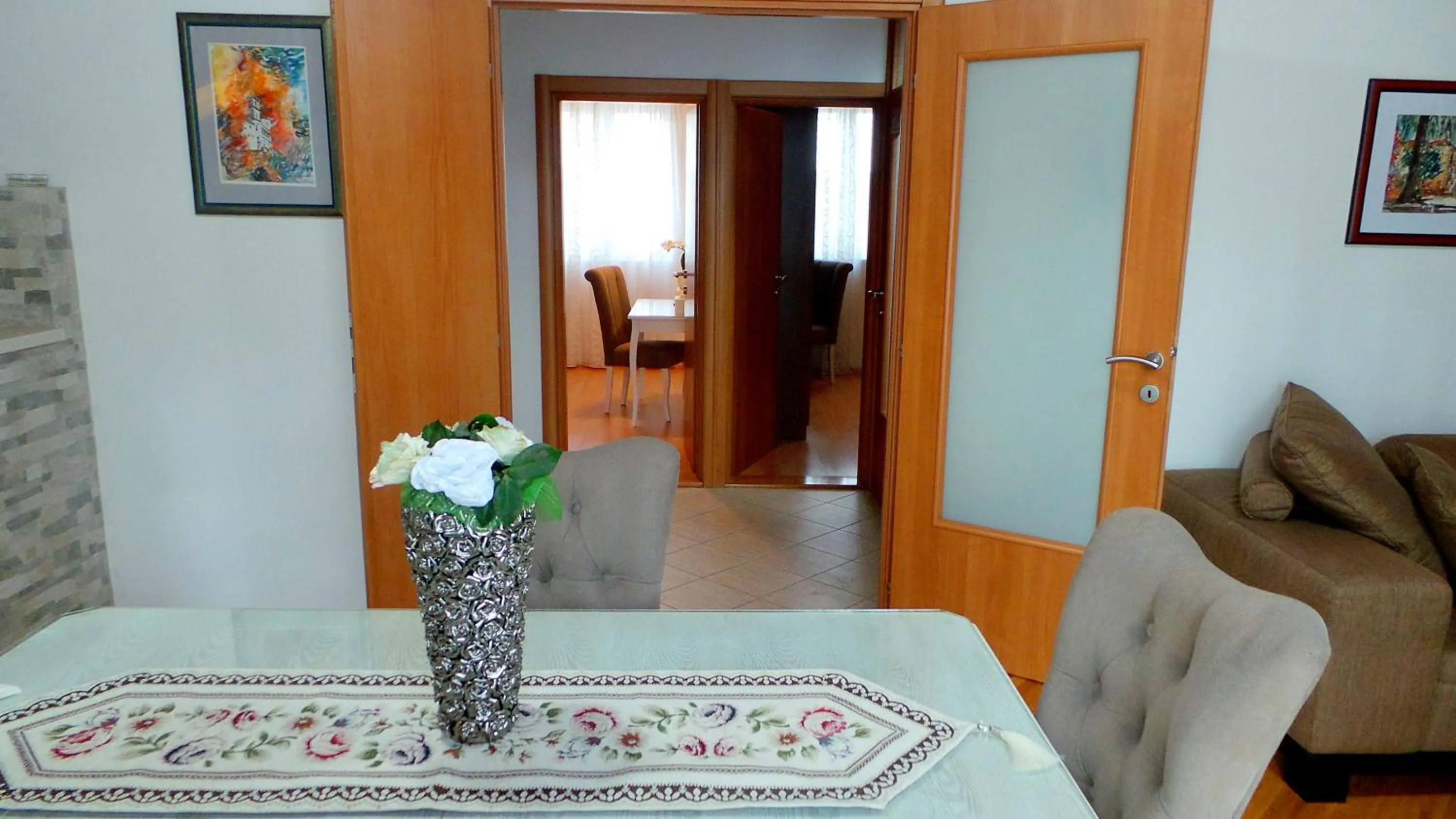 Dining area in El Mar Apartments