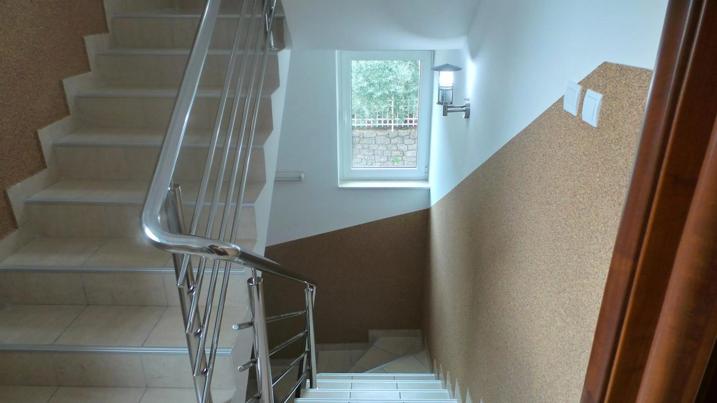 Area and facilities in El Mar Apartments