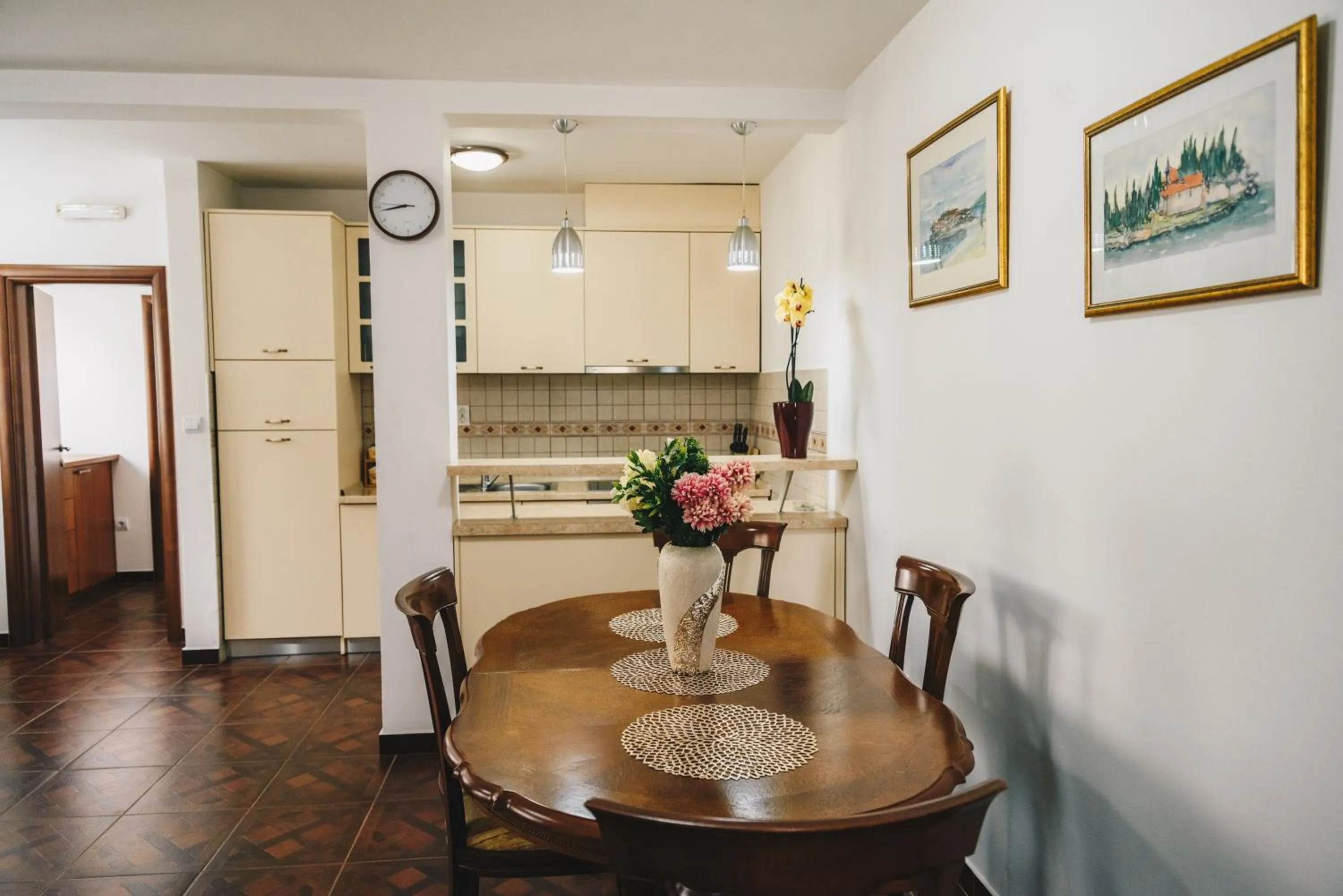 Kitchen or kitchenette in El Mar Apartments