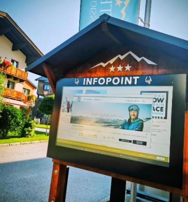 TV and multimedia in Hotelpension Oberauer Wagrain