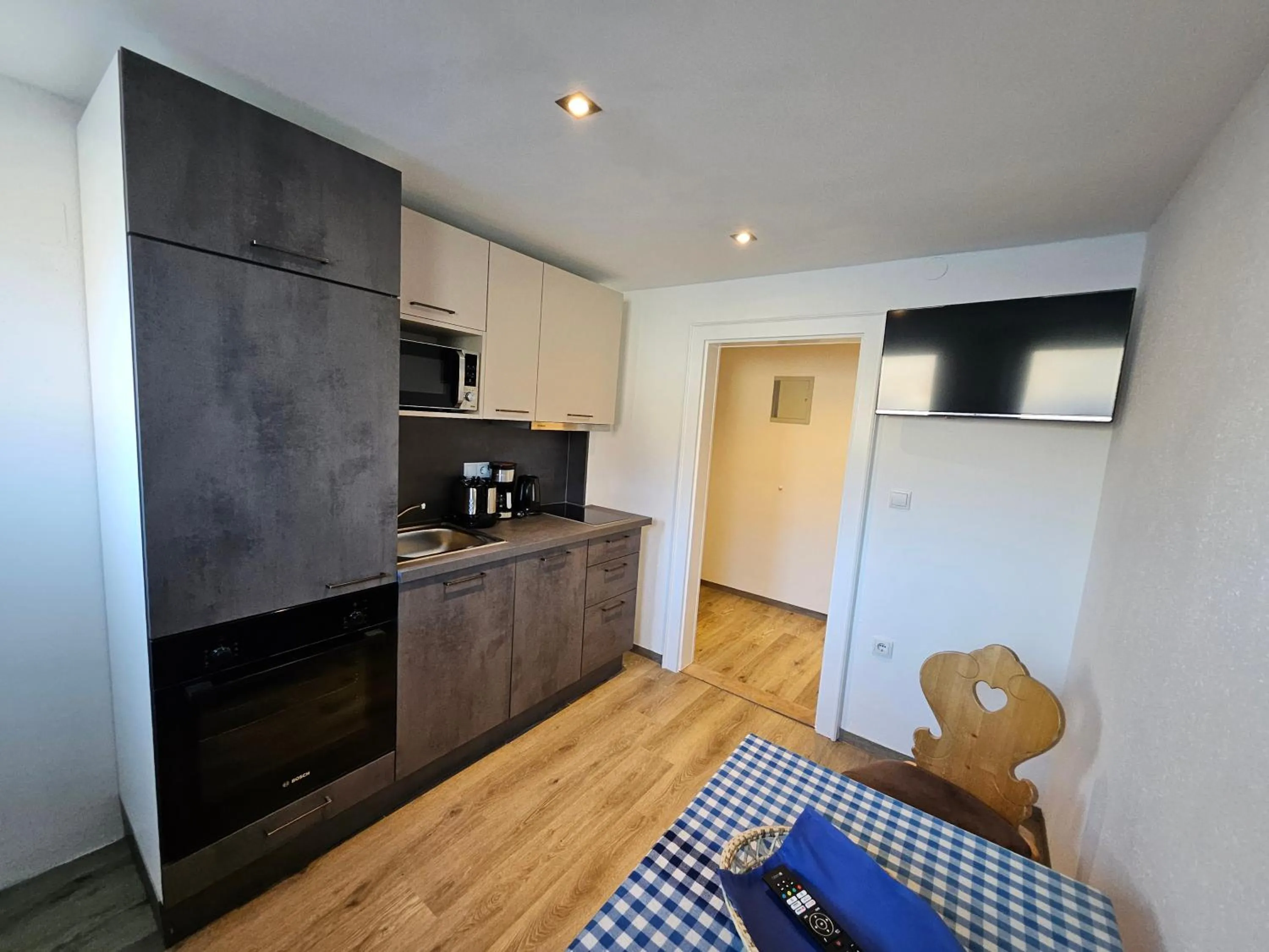 TV and multimedia in Hotelpension Oberauer Wagrain