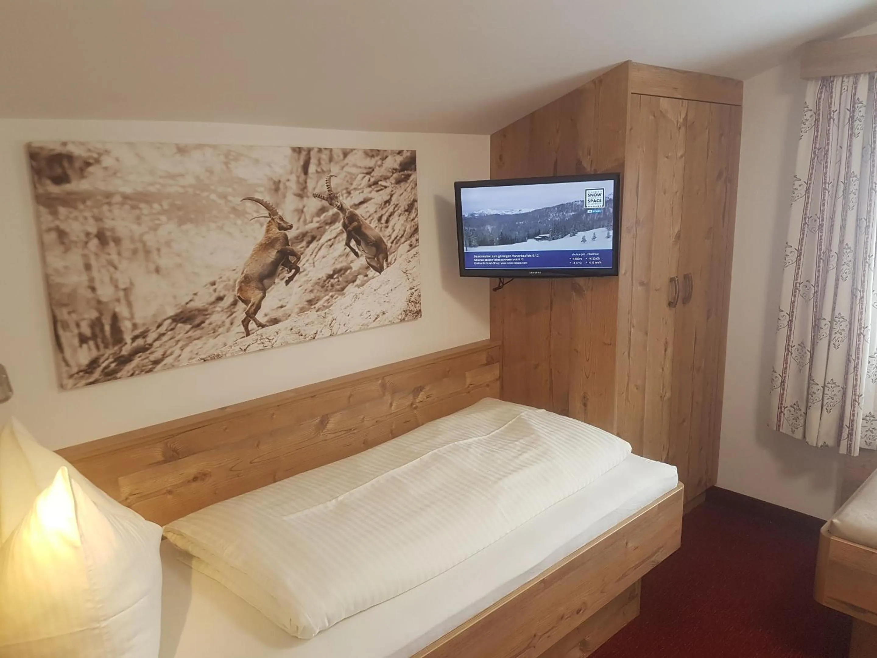 Photo of the whole room, Bed in Hotelpension Oberauer Wagrain