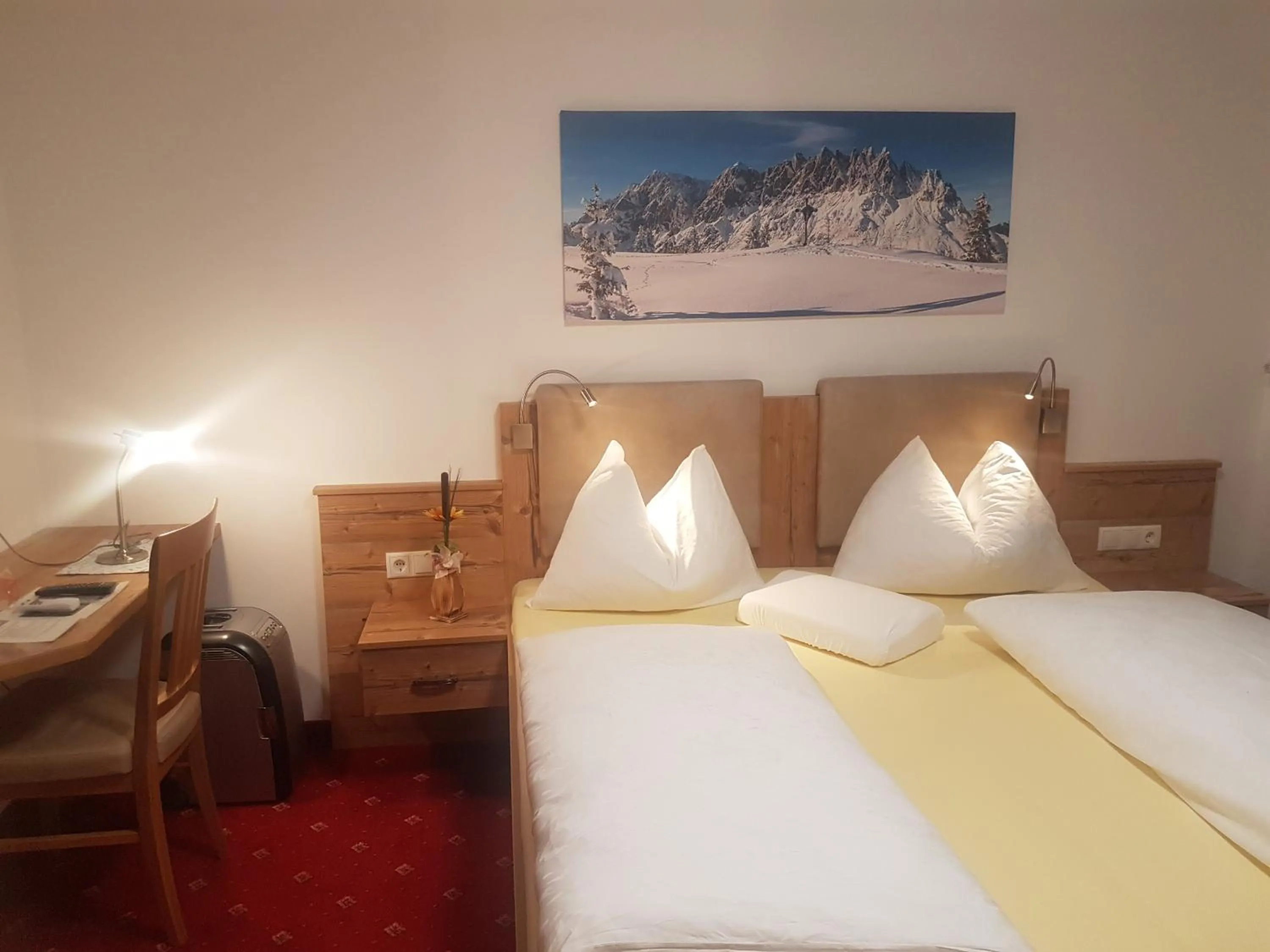 Photo of the whole room, Bed in Hotelpension Oberauer Wagrain