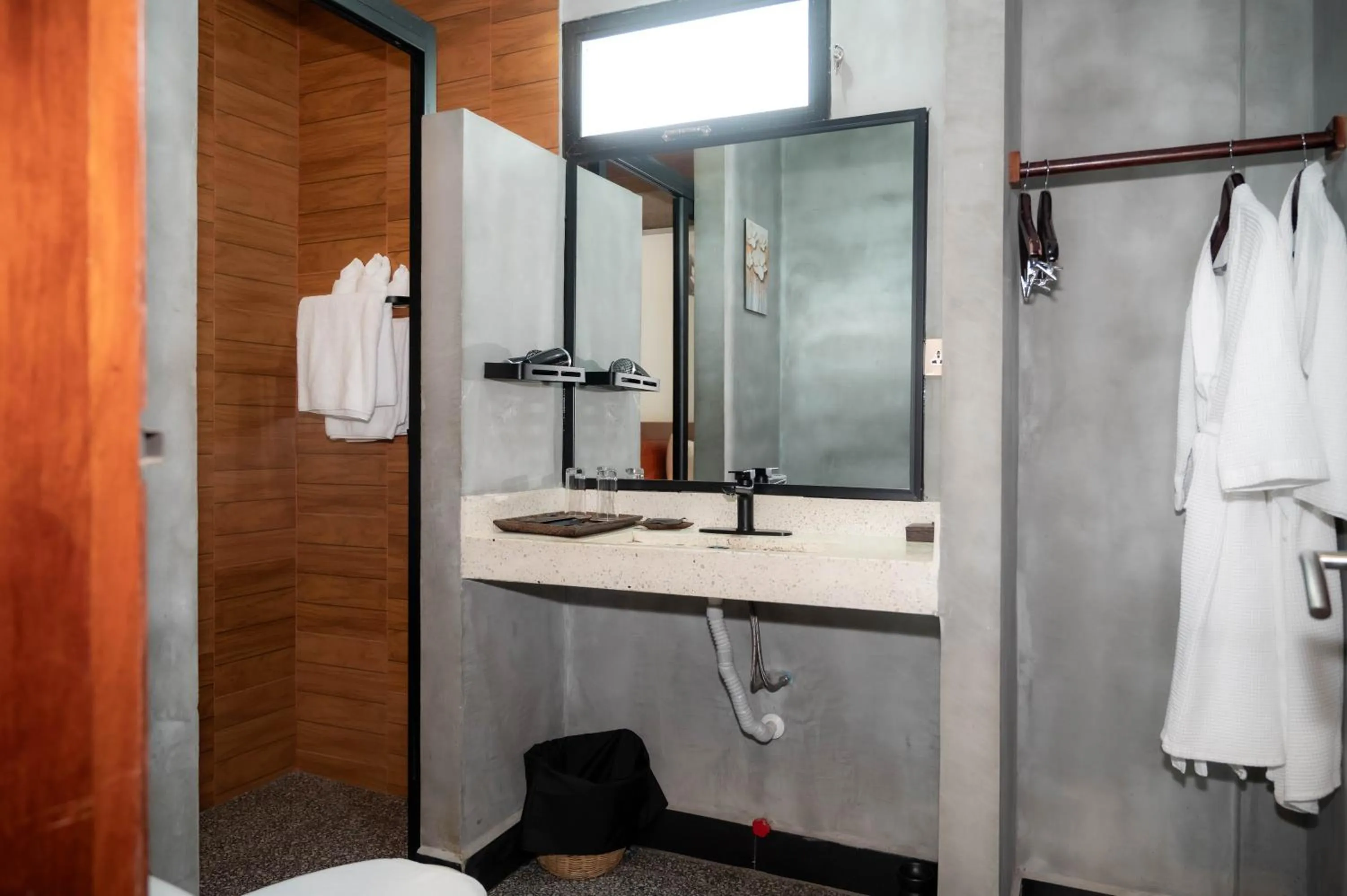 Shower in Kampot Sweet Boutique