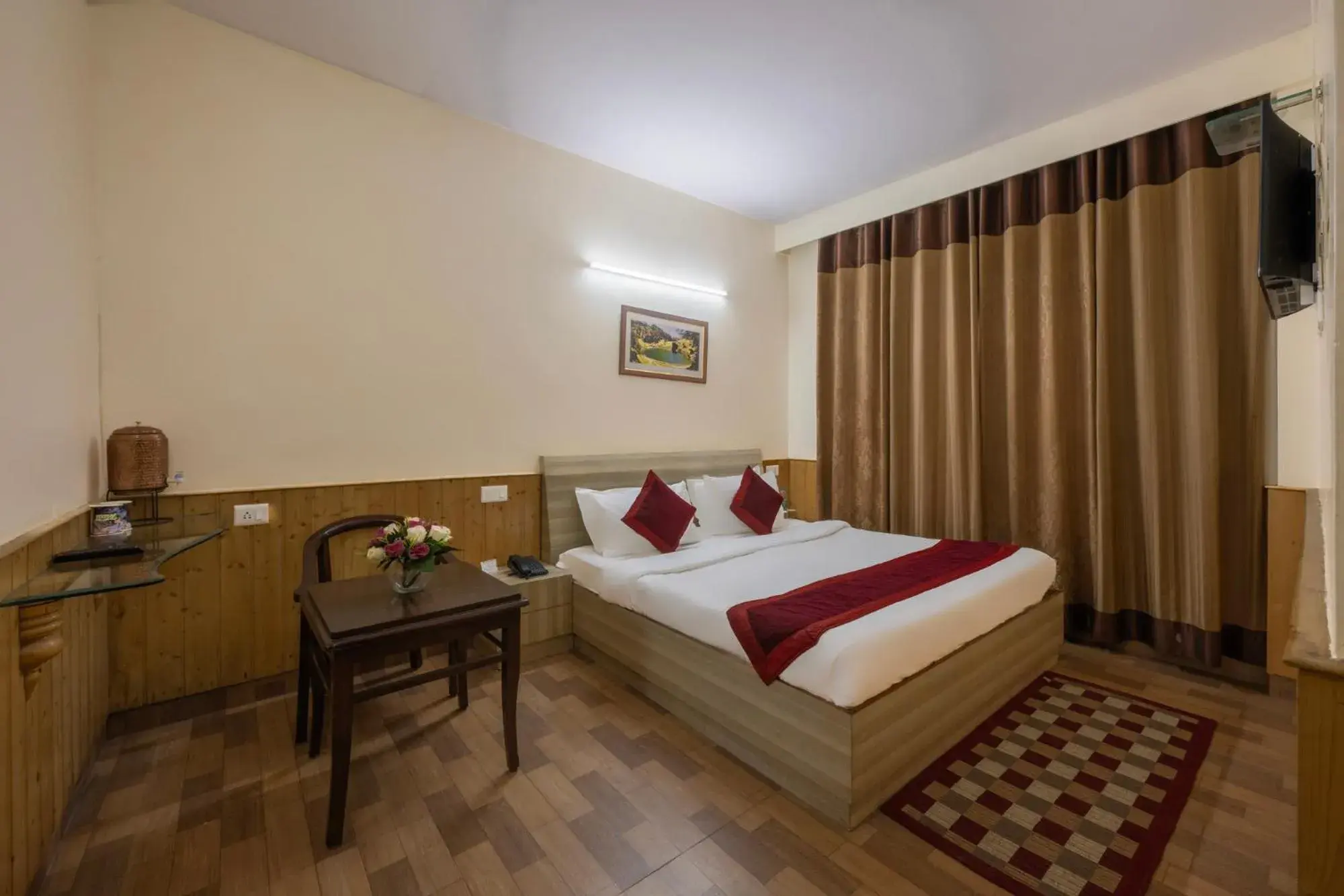 Standard Double Room in Seven Hills Shimla by Him Haults Hospitality Standard Double Room in Seven Hills Shimla by Him Haults Hospitality