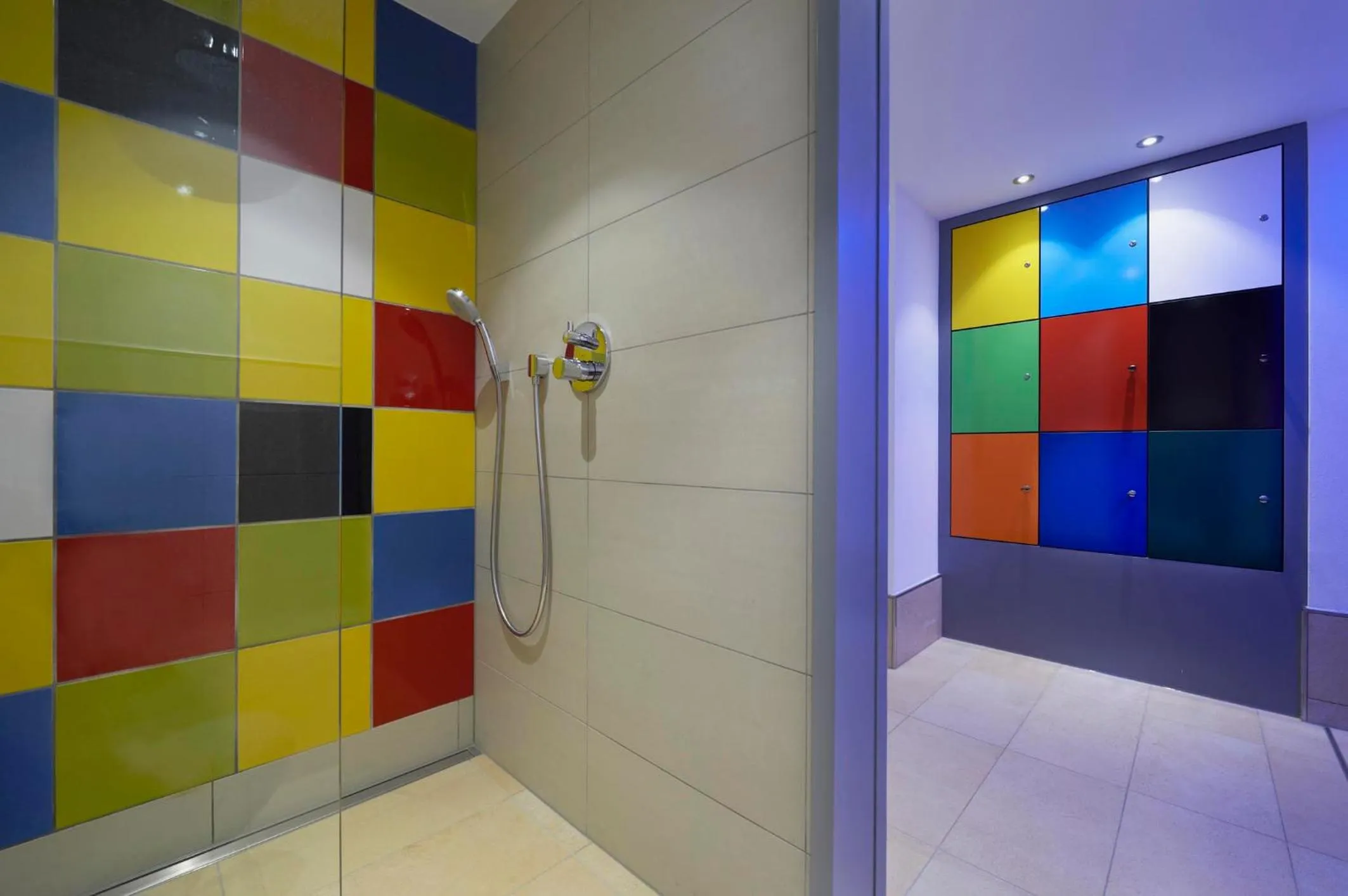 Shower in Burg-Hotel