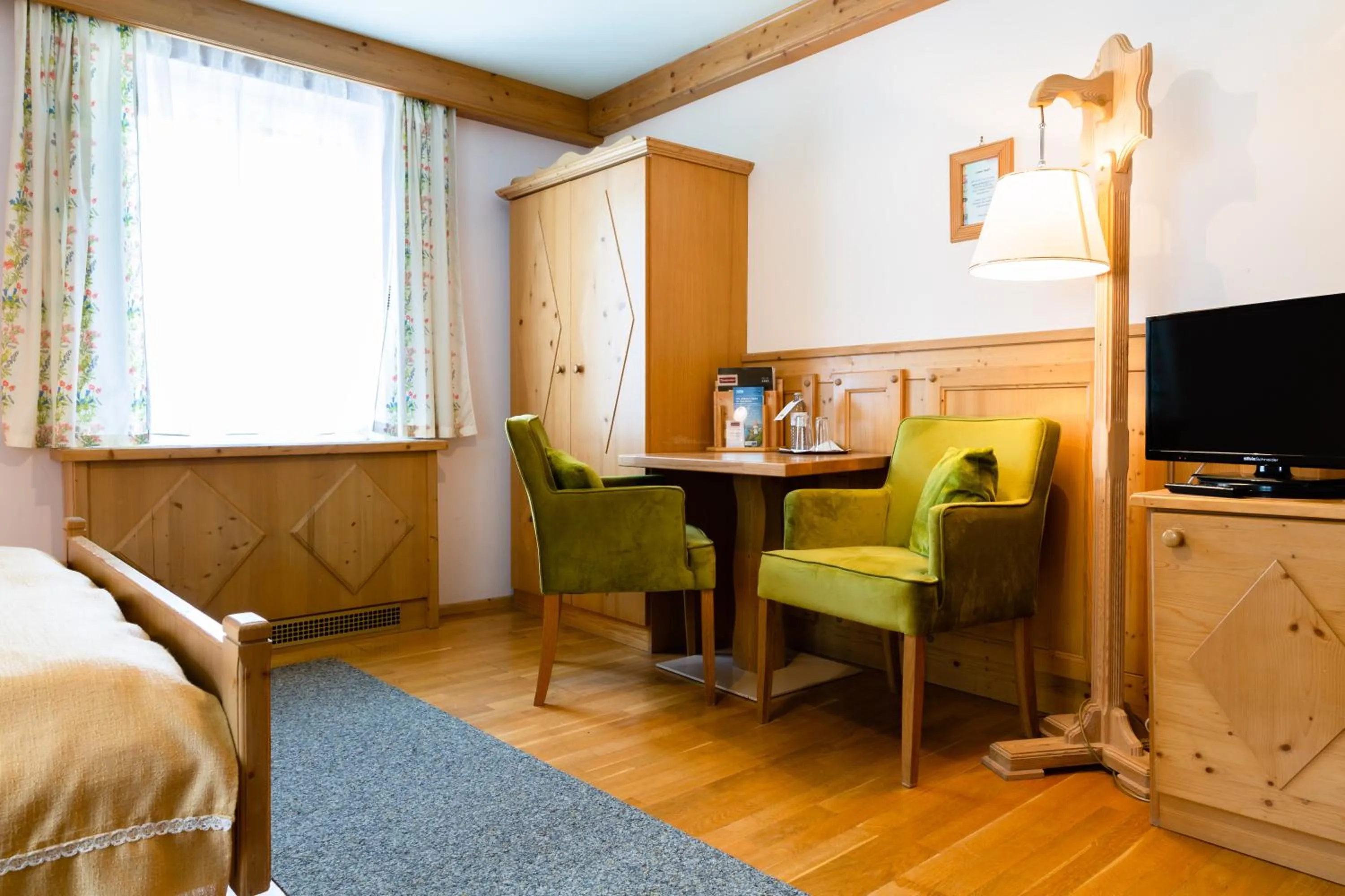 Seating area, Bed in Scharfegger's Raxalpenhof - Zuhause am Land