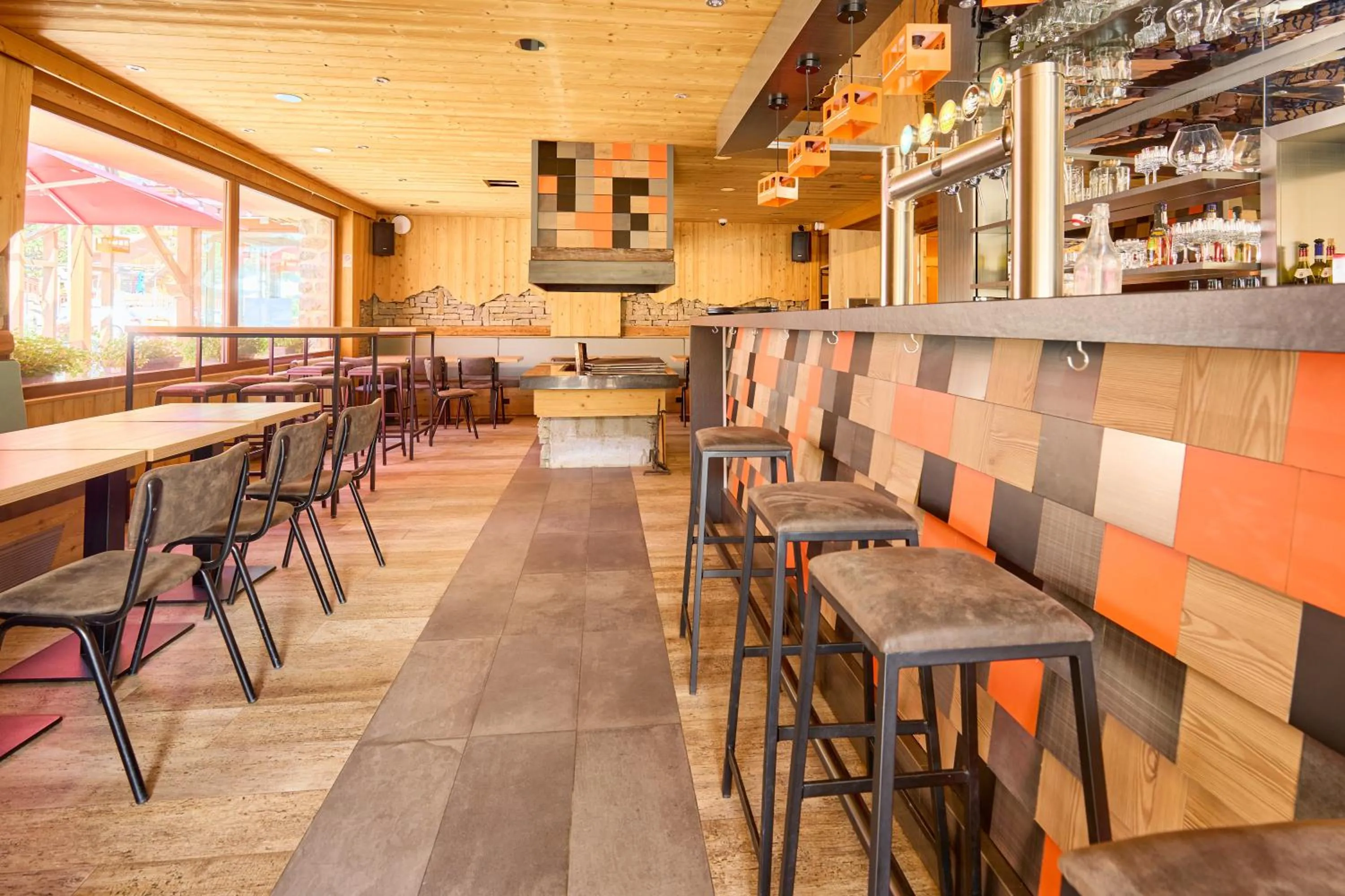 Lounge or bar in Hotel Base Camp Lodge - Les 2 Alpes