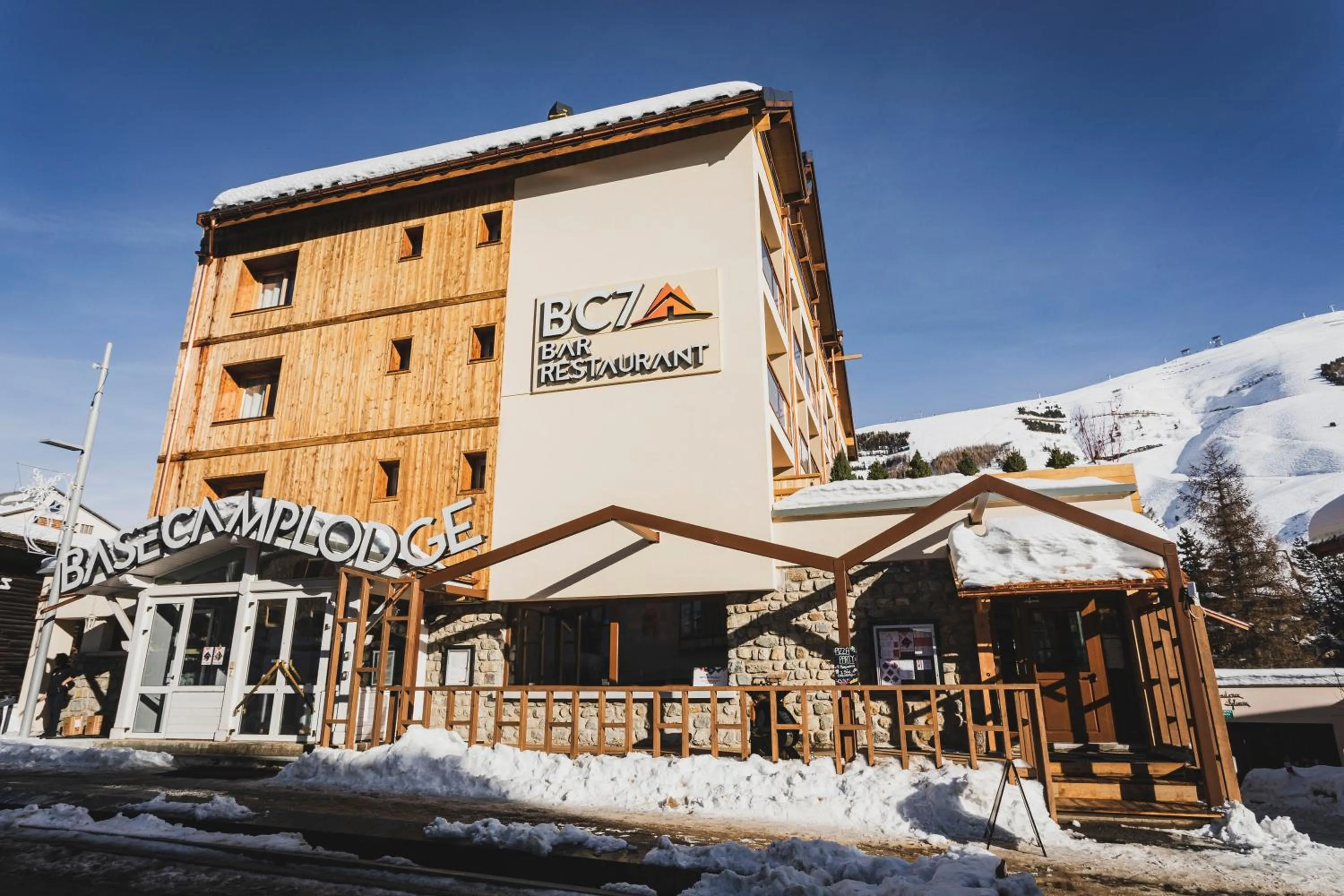 Property building in Hotel Base Camp Lodge - Les 2 Alpes
