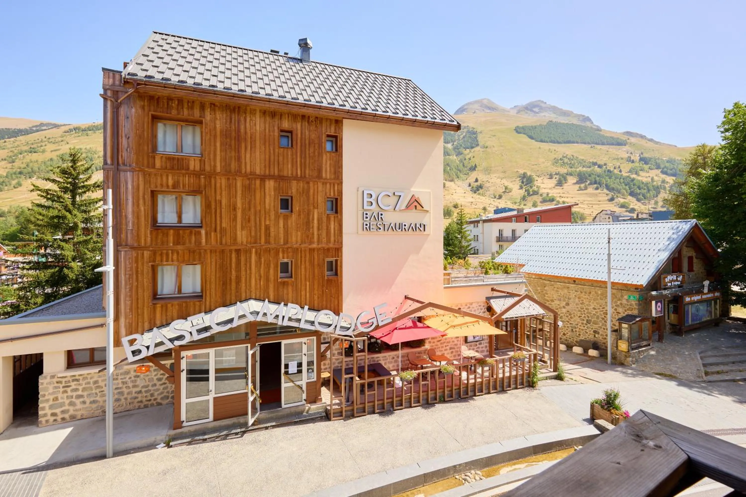 Property building in Hotel Base Camp Lodge - Les 2 Alpes