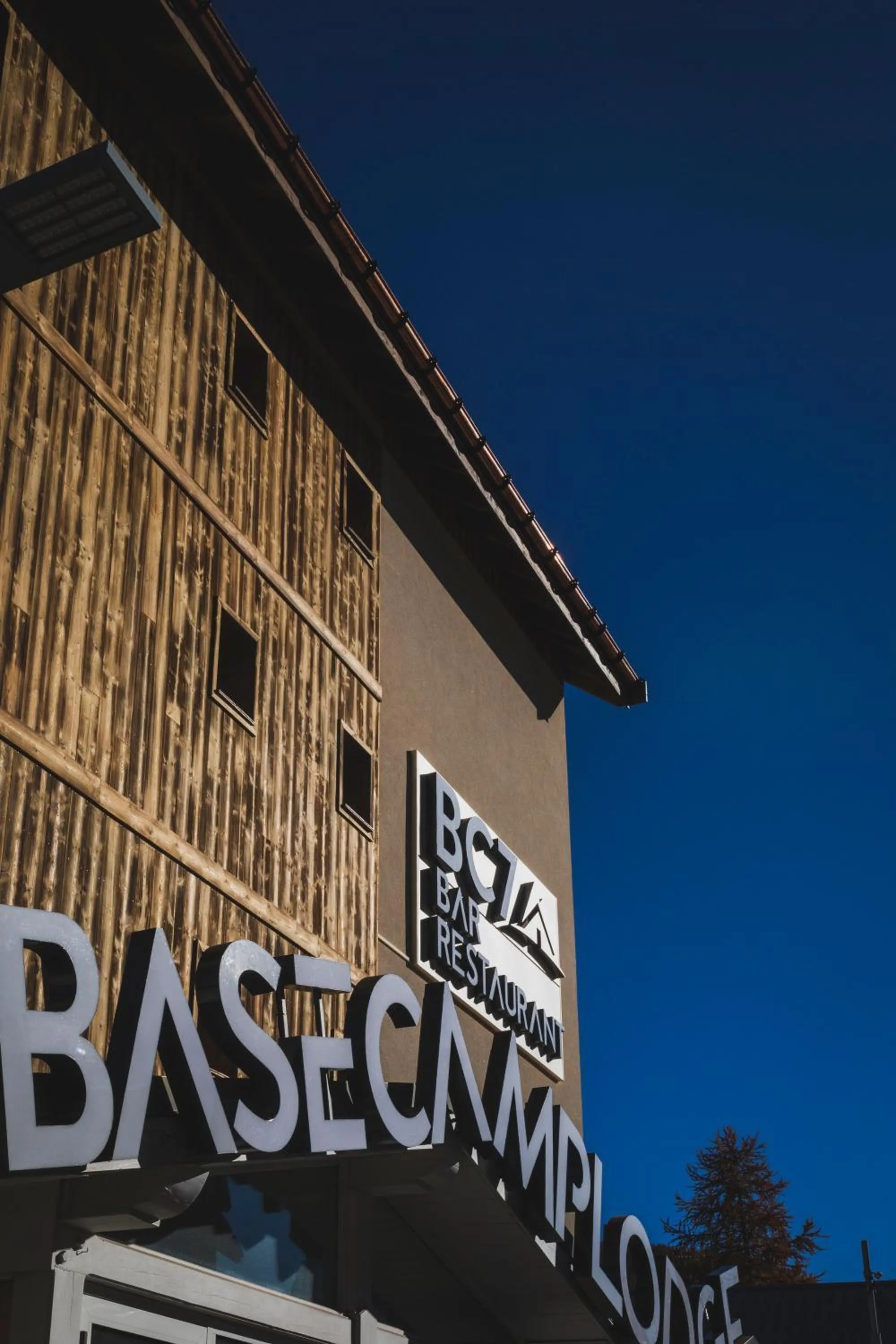 Property building in Hotel Base Camp Lodge - Les 2 Alpes