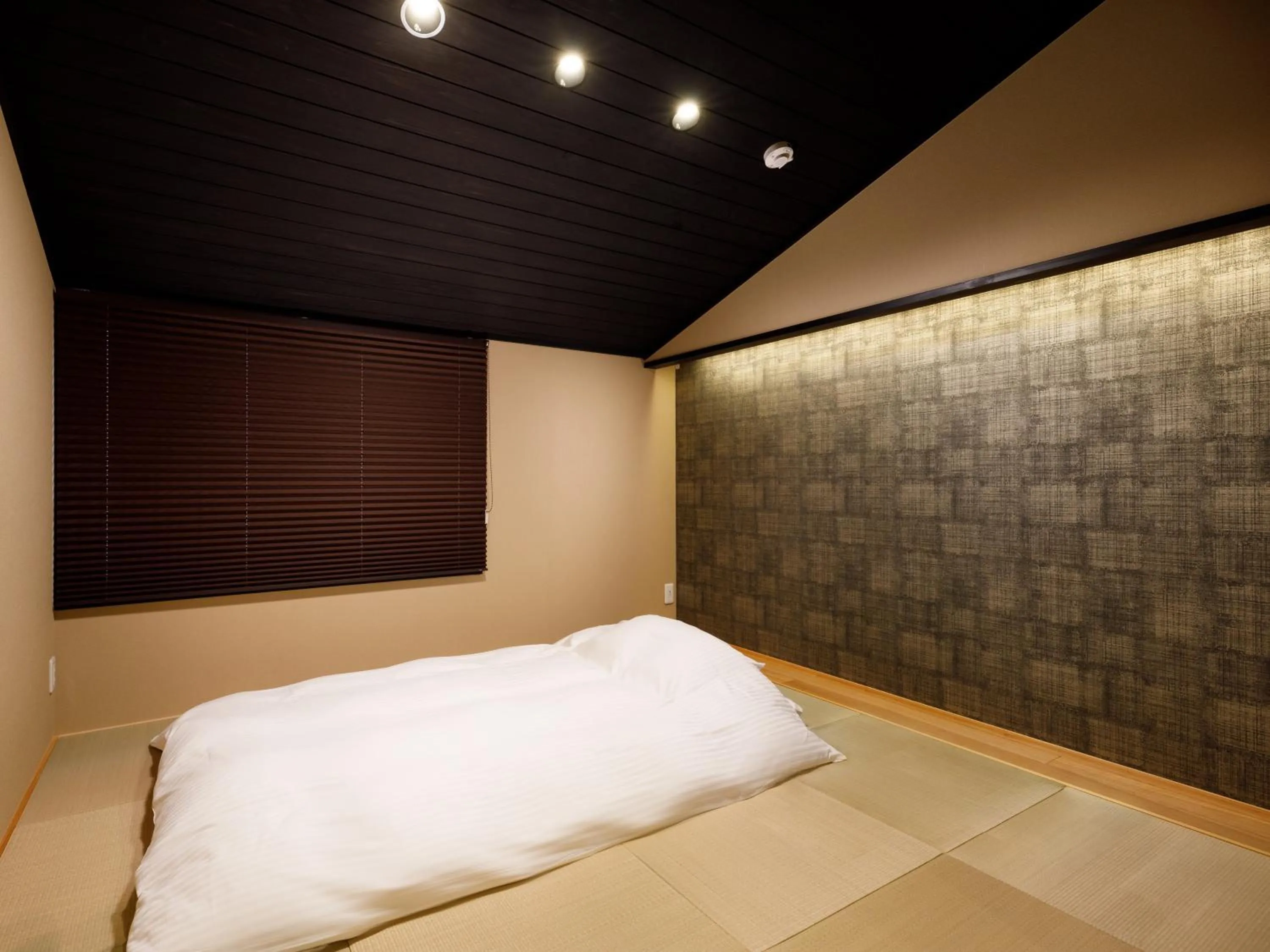 Bed in Kanade Fushimiinari-Taishame