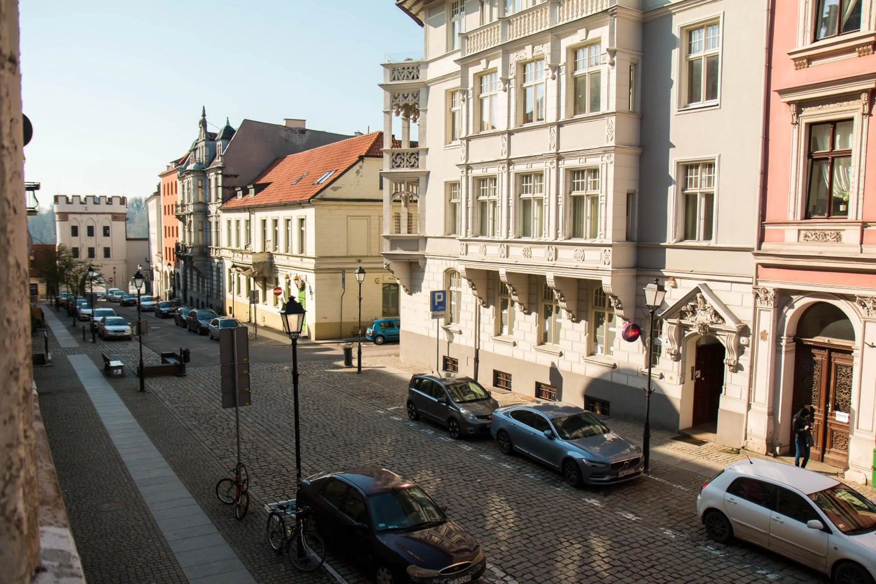 Property building in Mona Lisa by Rentoom