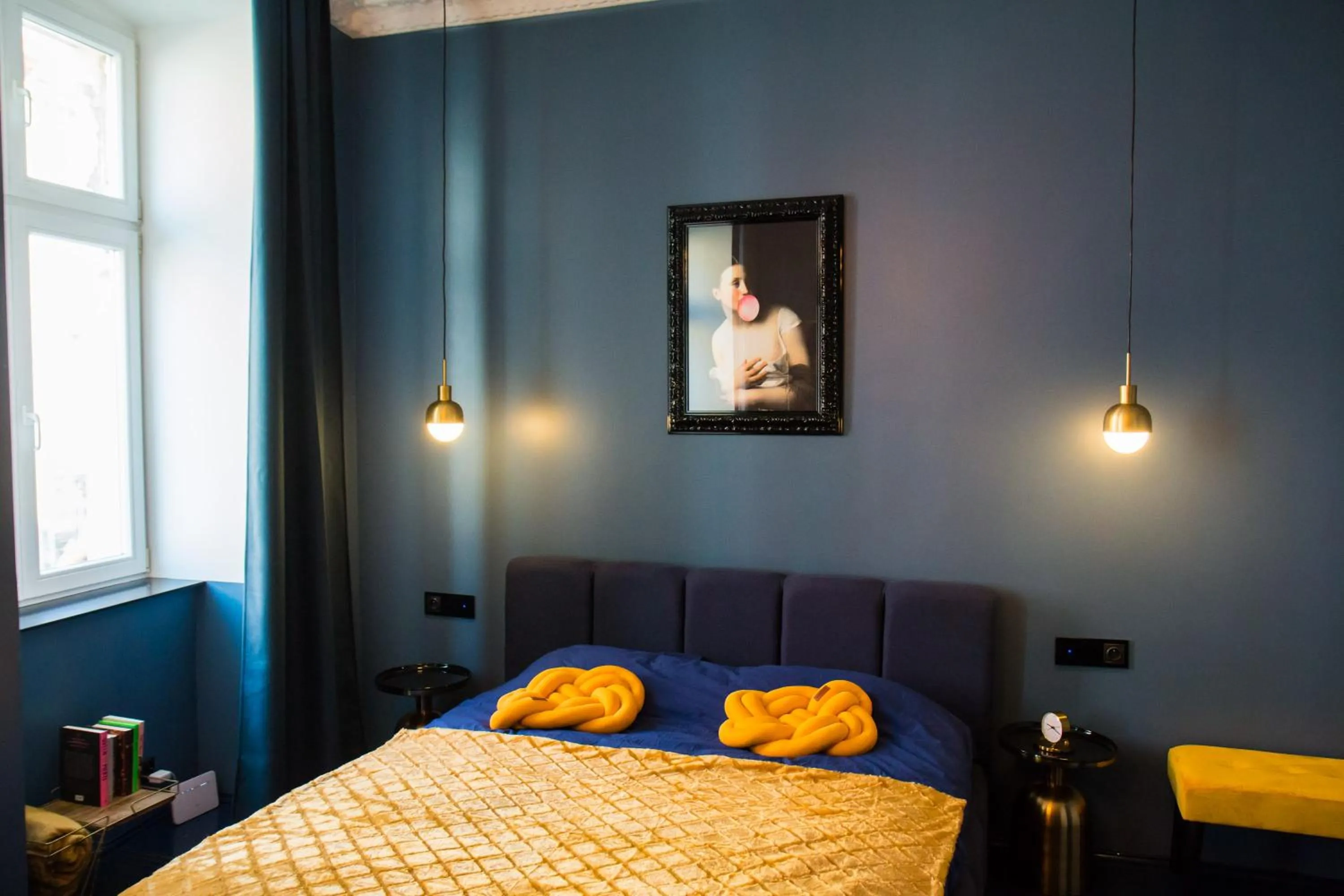 Bed in Mona Lisa by Rentoom