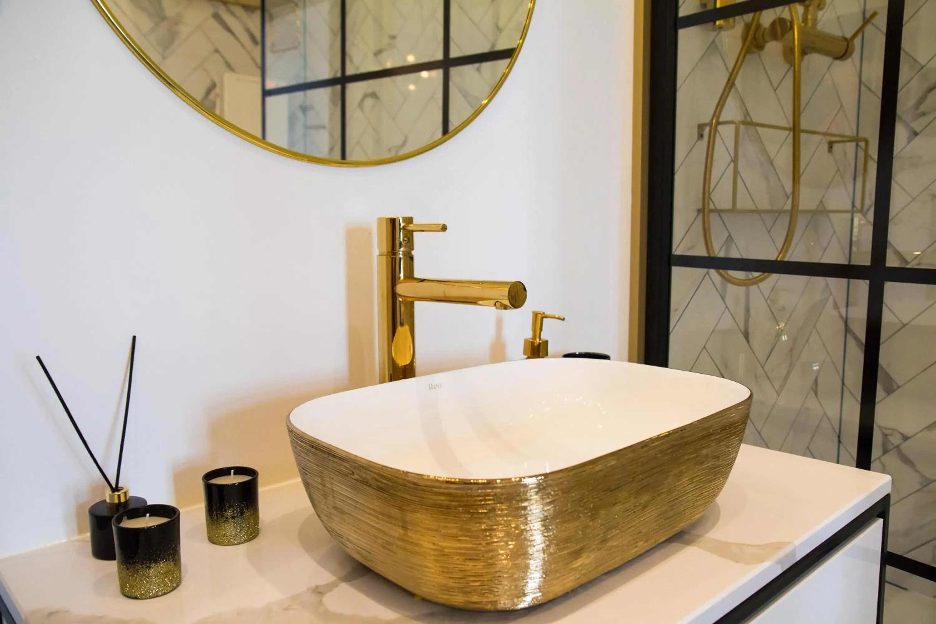 Bathroom in Mona Lisa by Rentoom