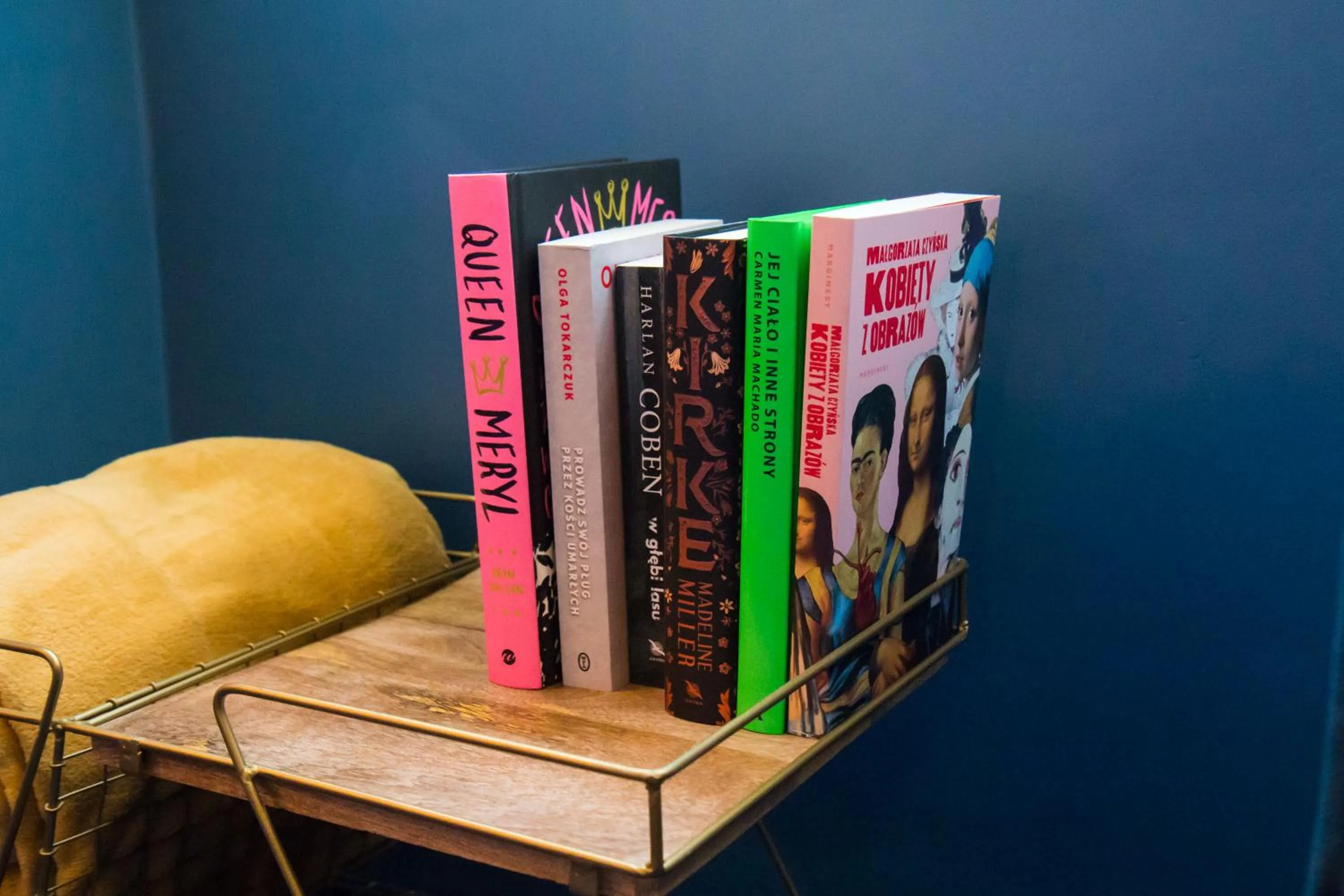 Library in Mona Lisa by Rentoom