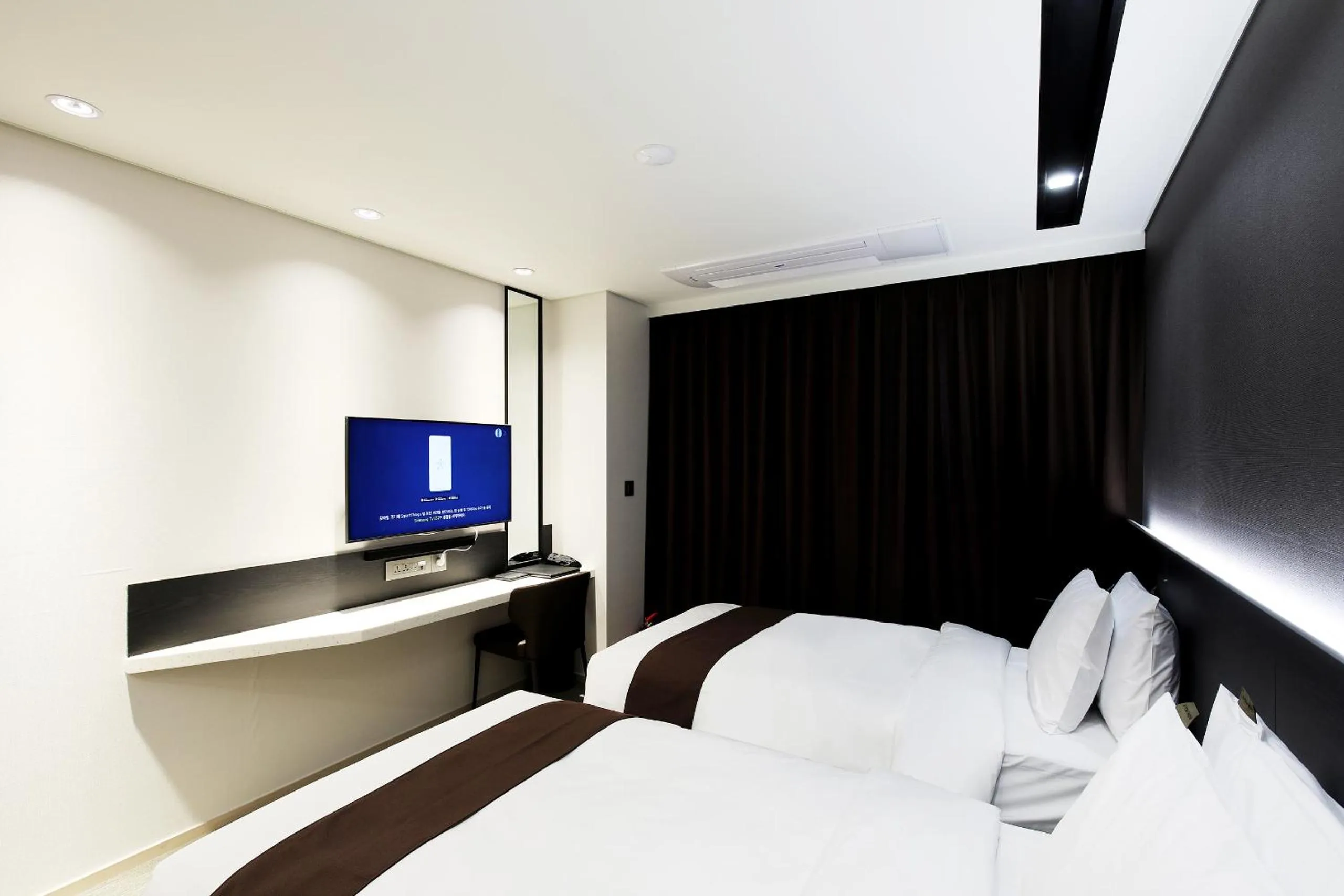 Photo of the whole room in Kintex by K-tree