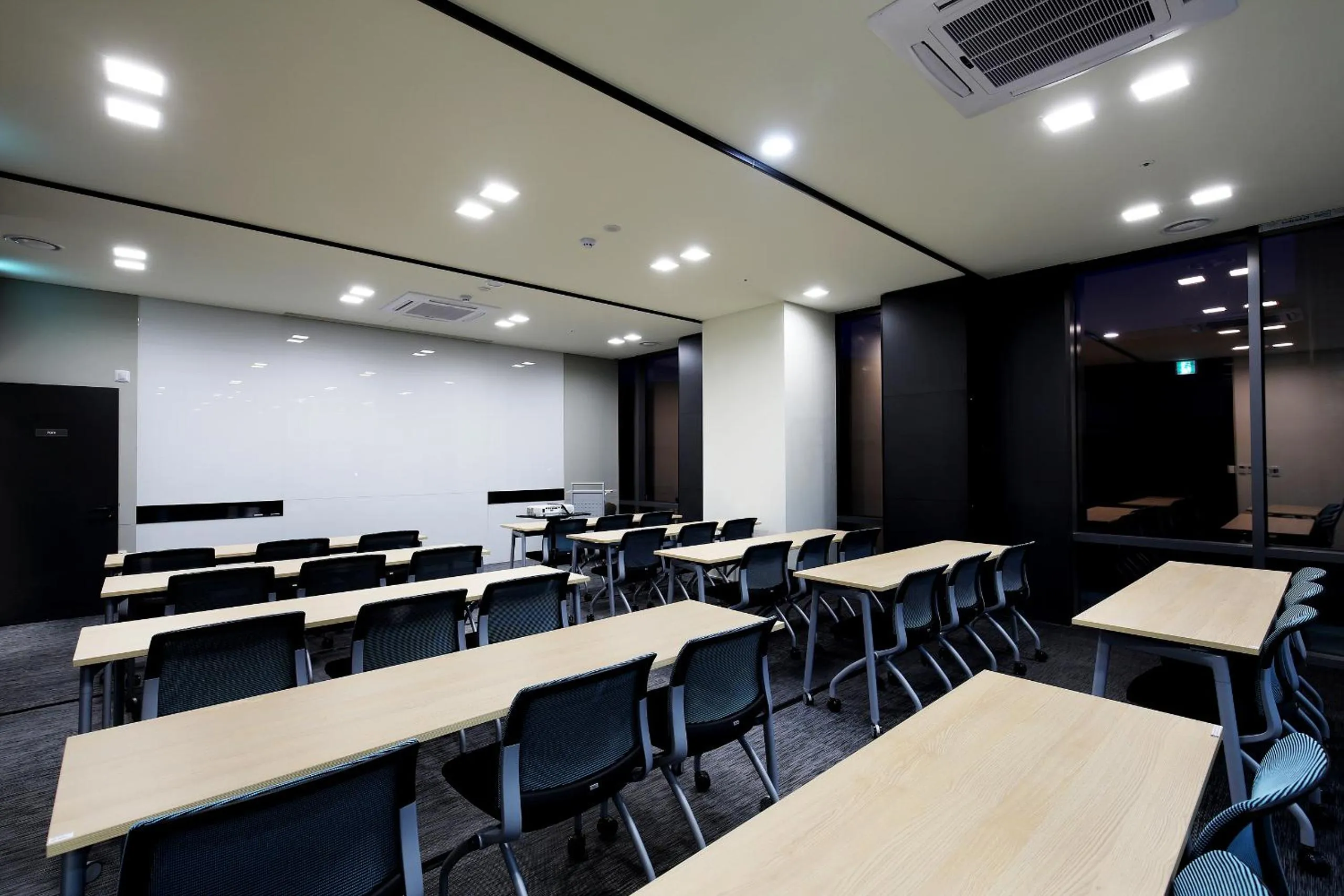 Meeting/conference room in Kintex by K-tree