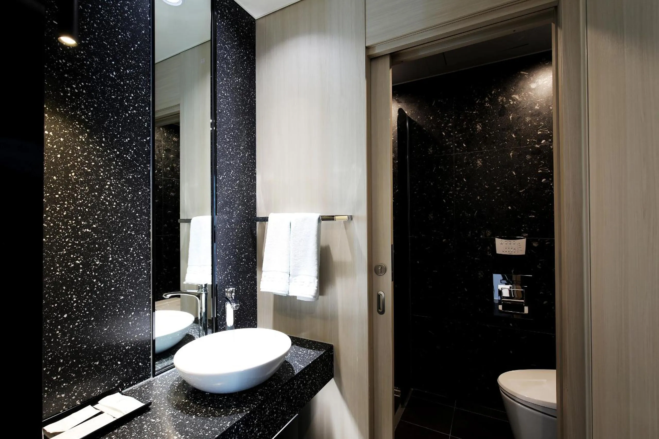 Bathroom in Kintex by K-tree