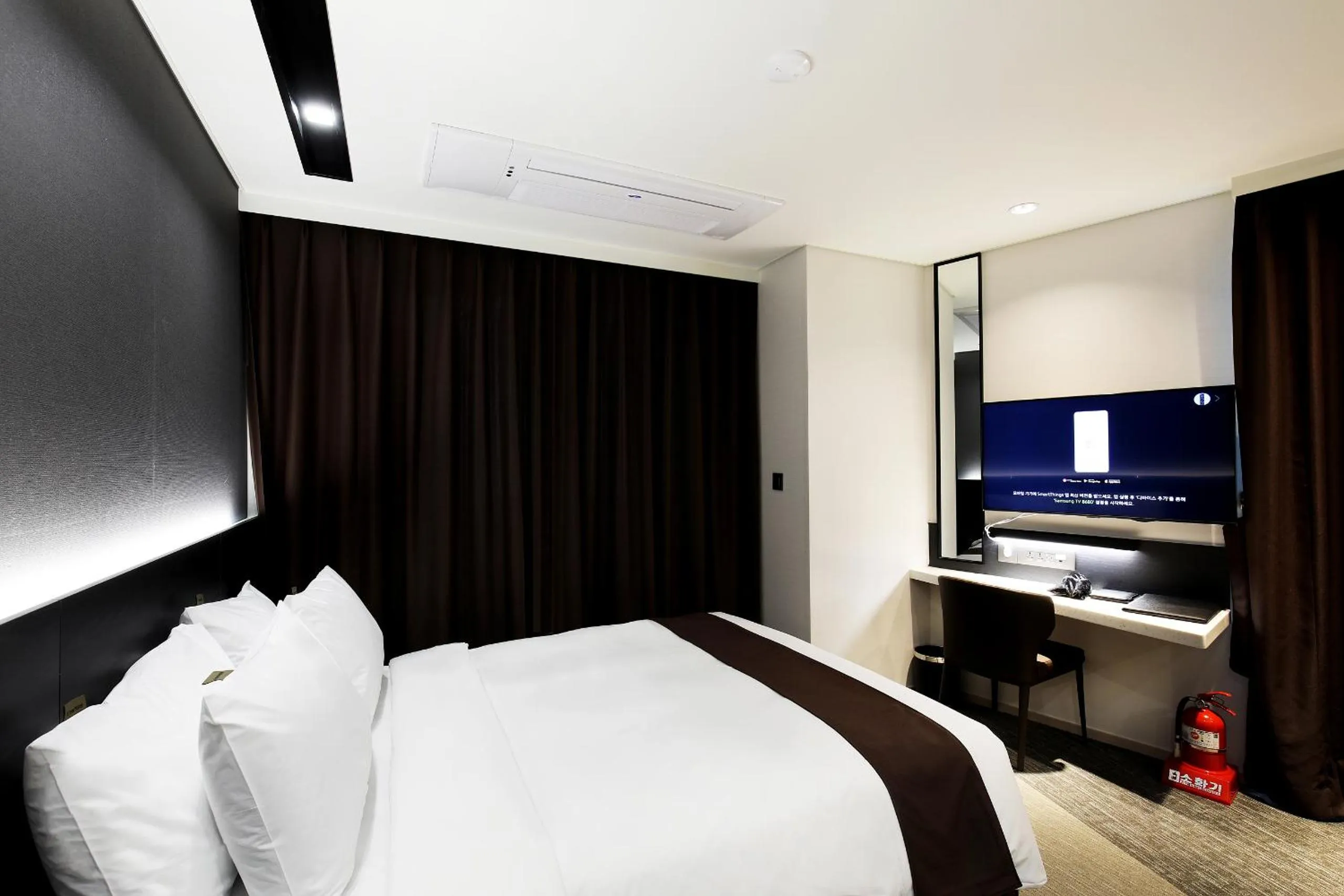 Photo of the whole room in Kintex by K-tree