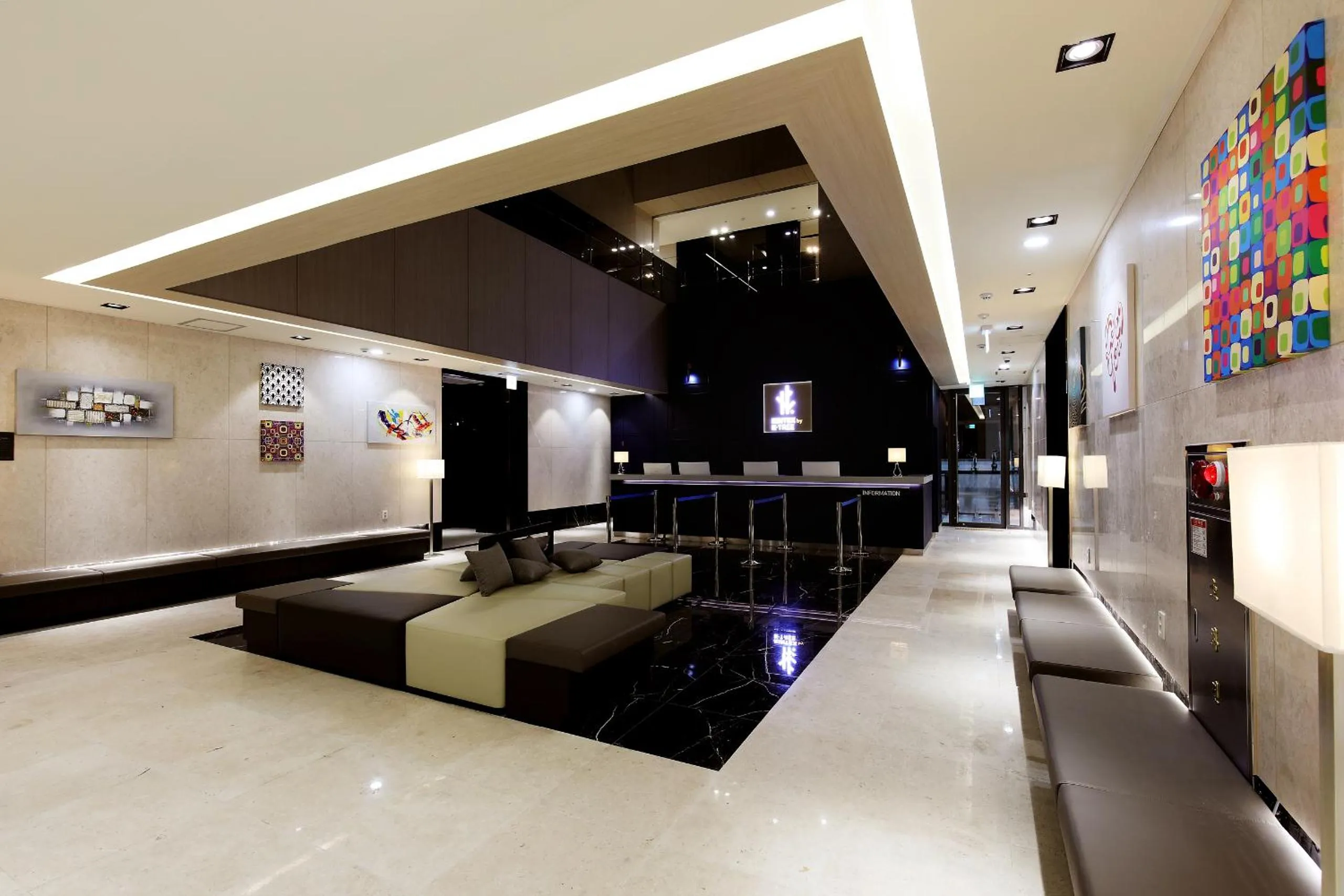 Lobby or reception in Kintex by K-tree