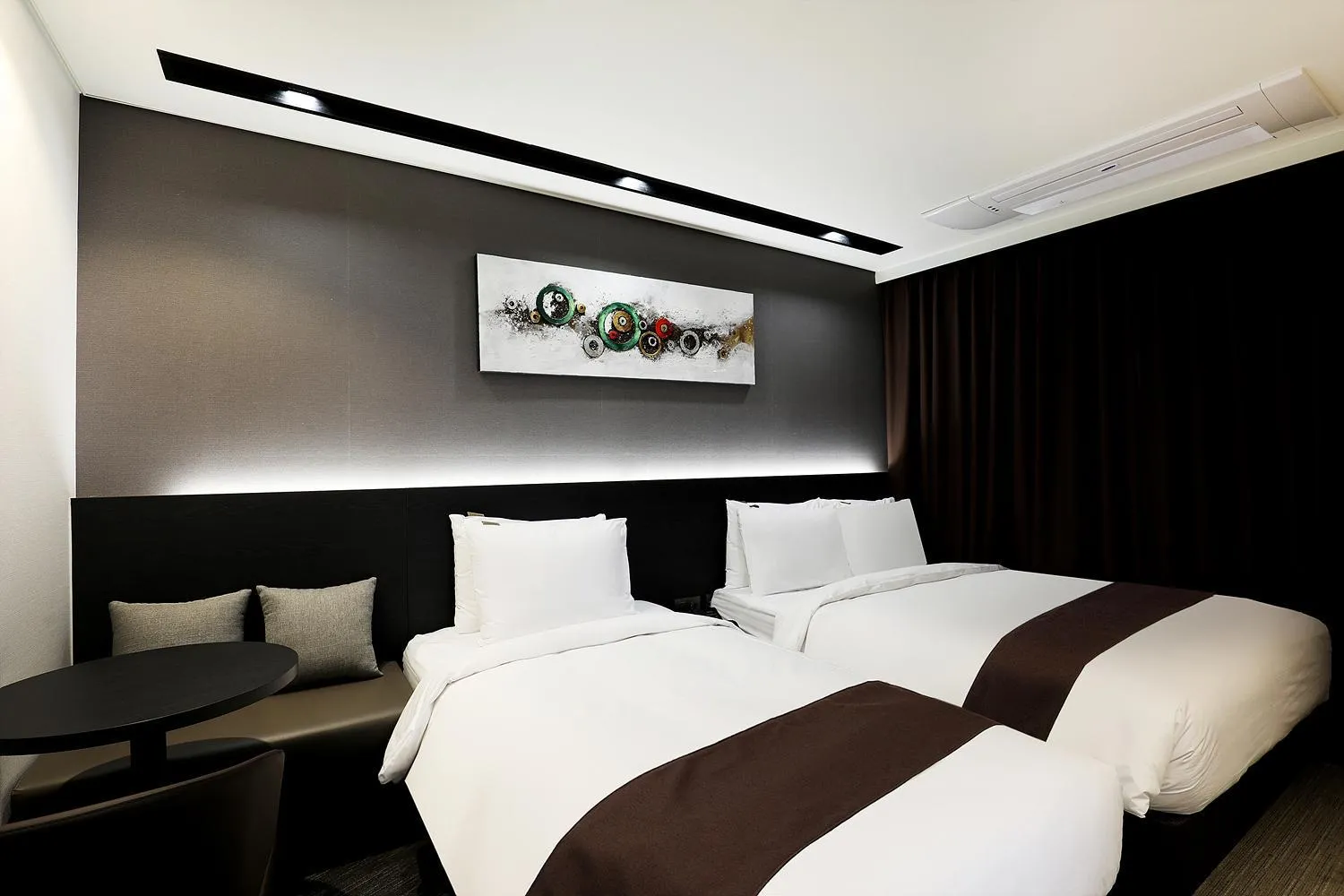 Photo of the whole room in Kintex by K-tree