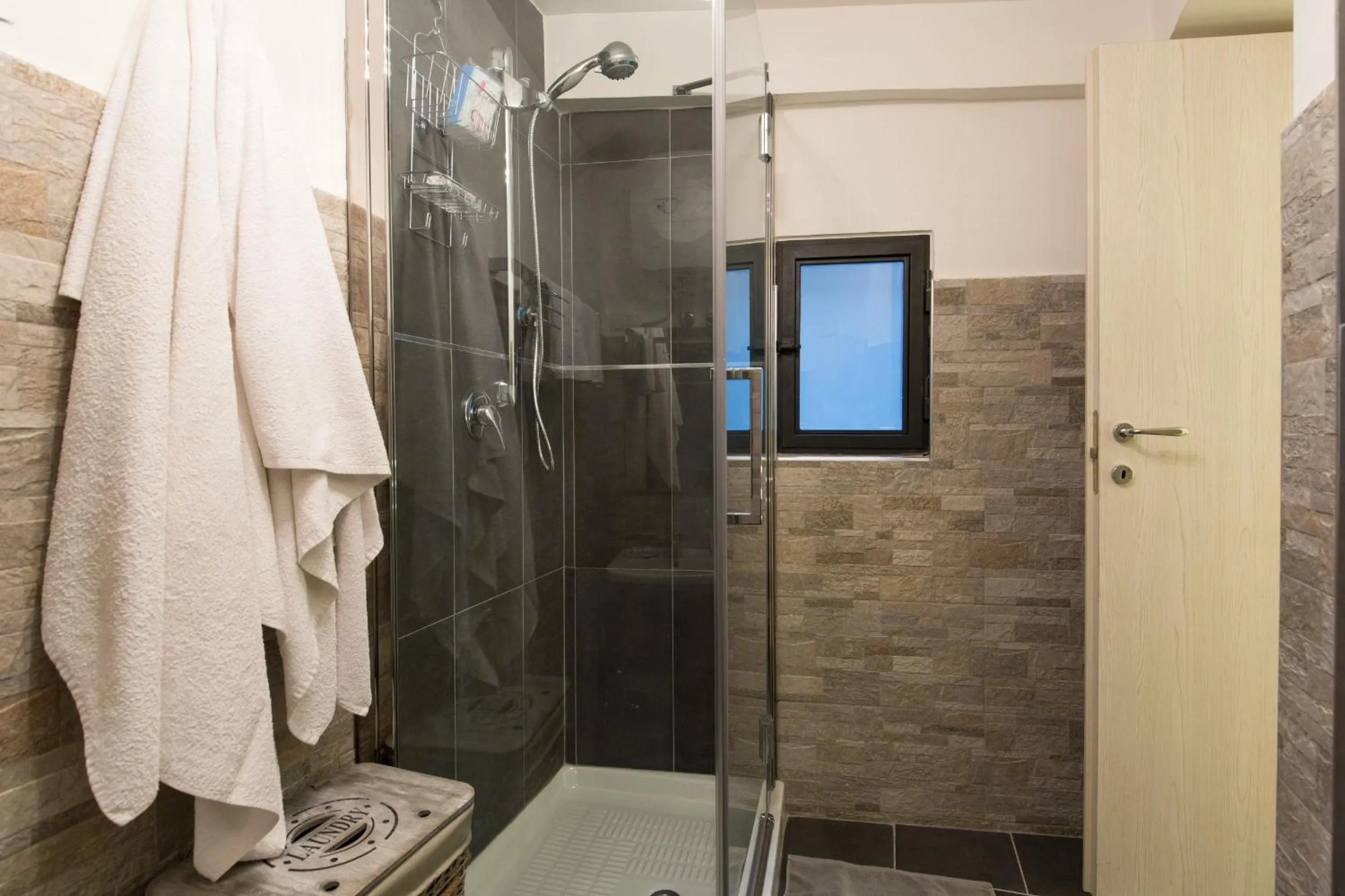 Shower in Navona Open Space Apartments