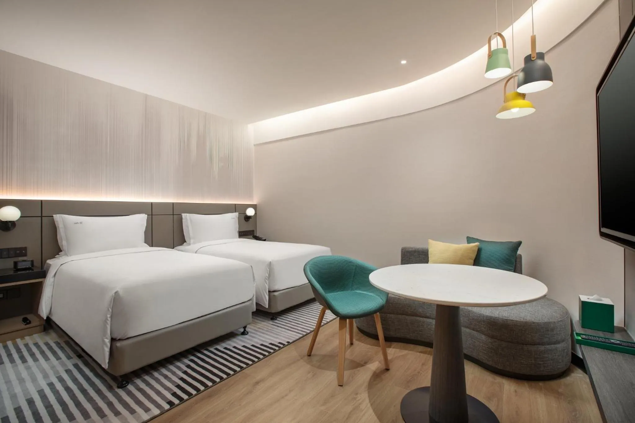 Photo of the whole room, Bed in Holiday Inn Shanghai Nanjing Road by IHG