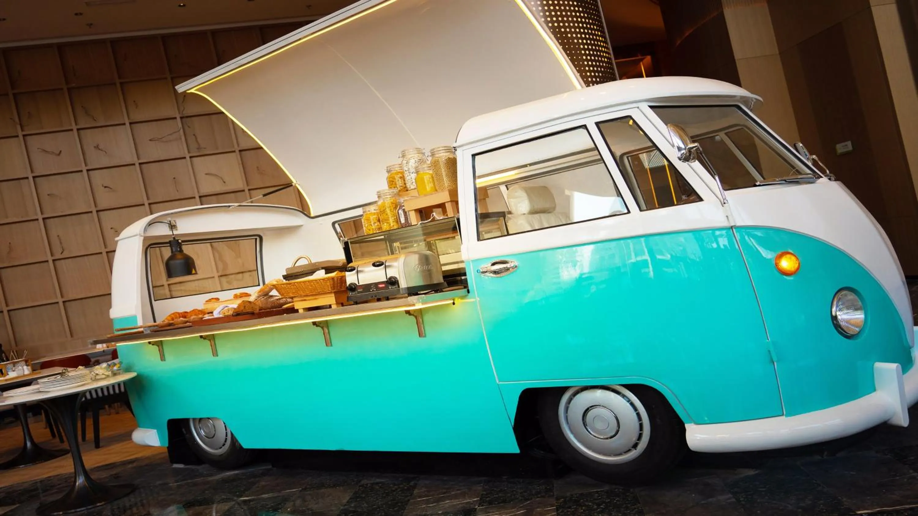 Breakfast in Holiday Inn Shanghai Nanjing Road by IHG