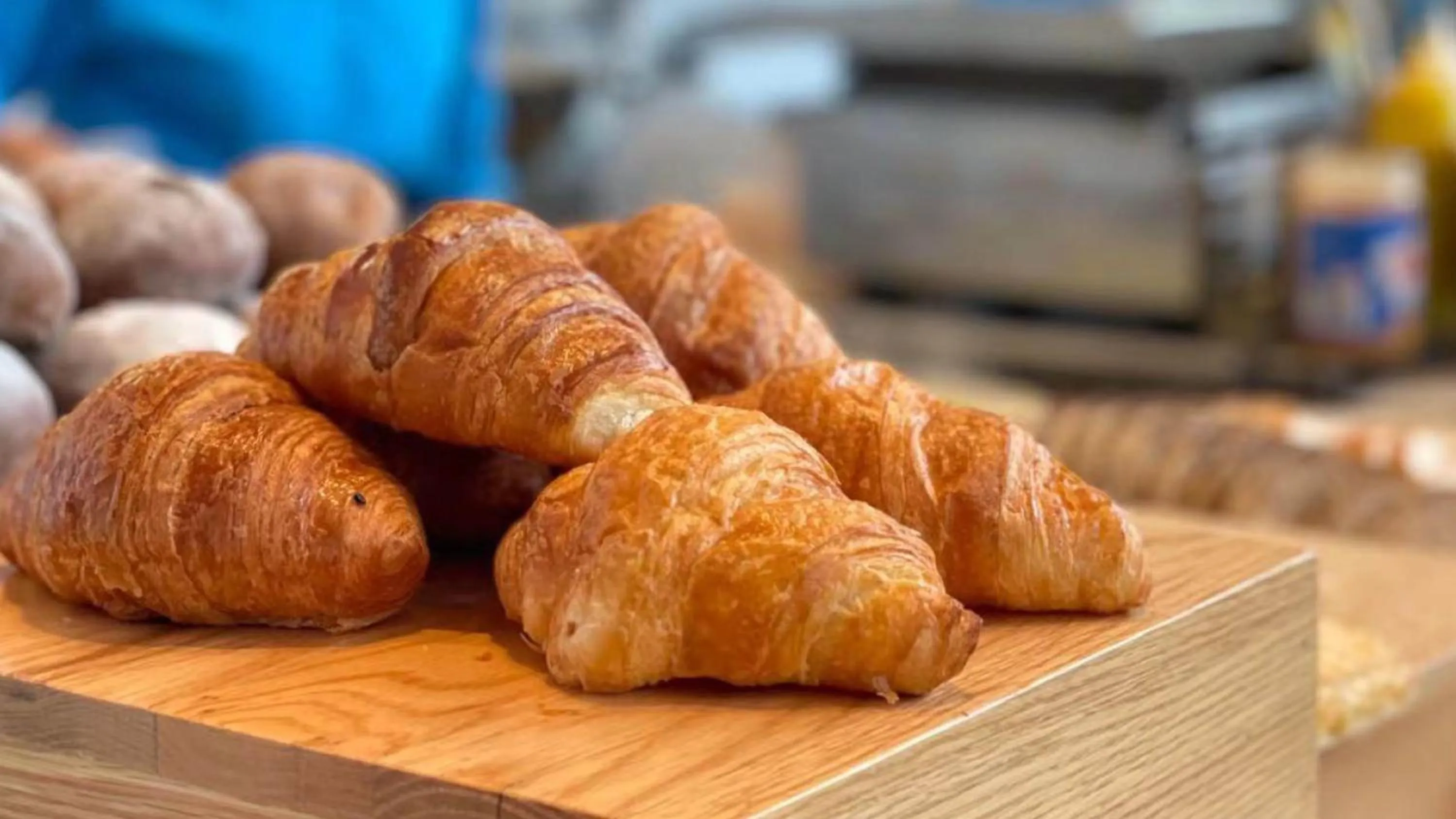 Restaurant/places to eat in Holiday Inn Shanghai Nanjing Road by IHG