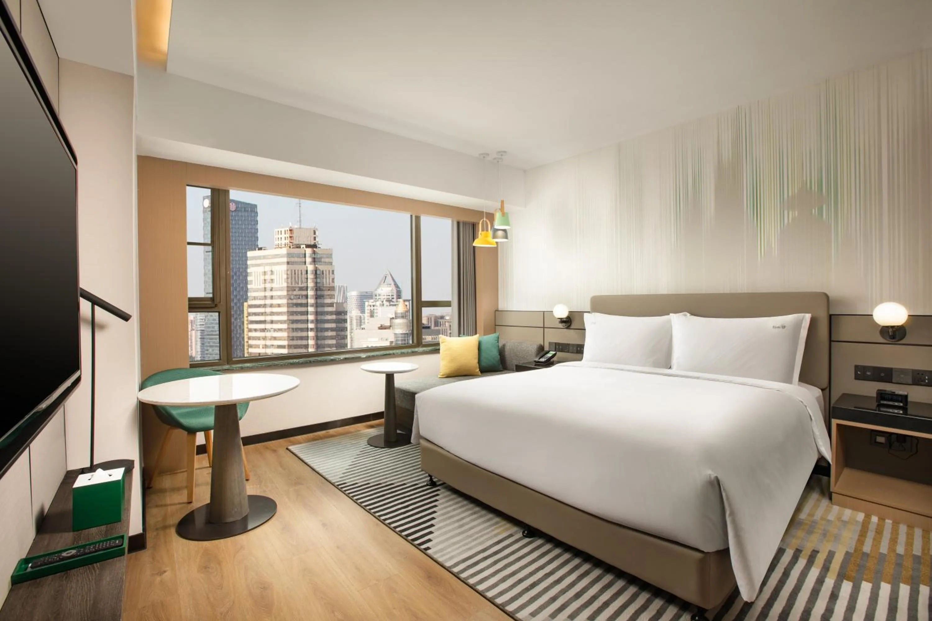 Photo of the whole room, Bed in Holiday Inn Shanghai Nanjing Road by IHG