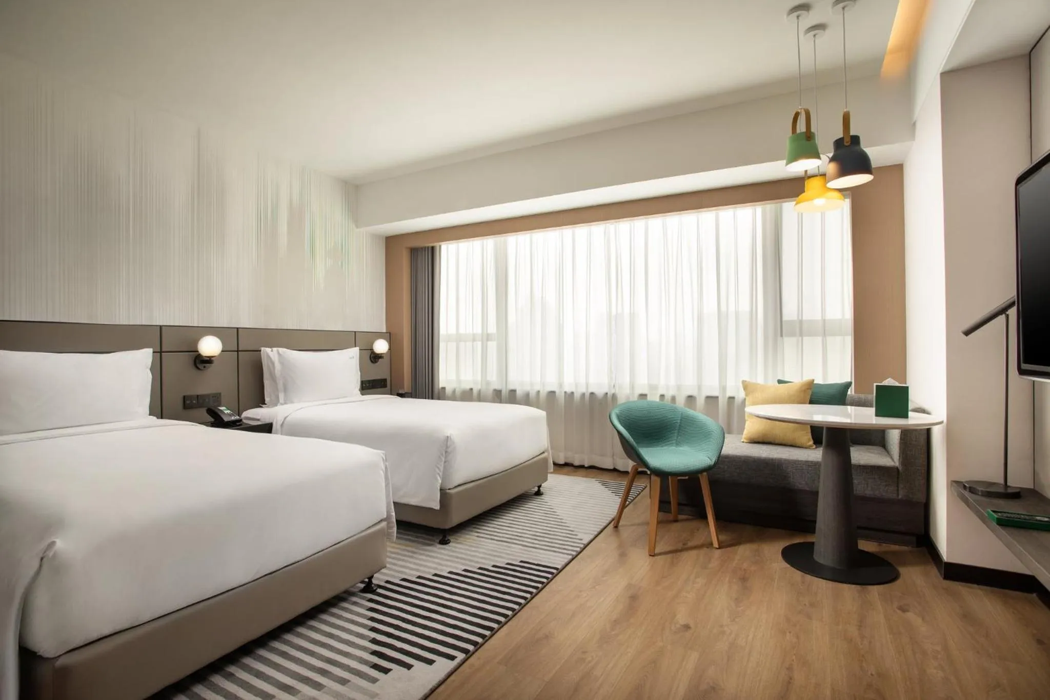 Photo of the whole room, Bed in Holiday Inn Shanghai Nanjing Road by IHG