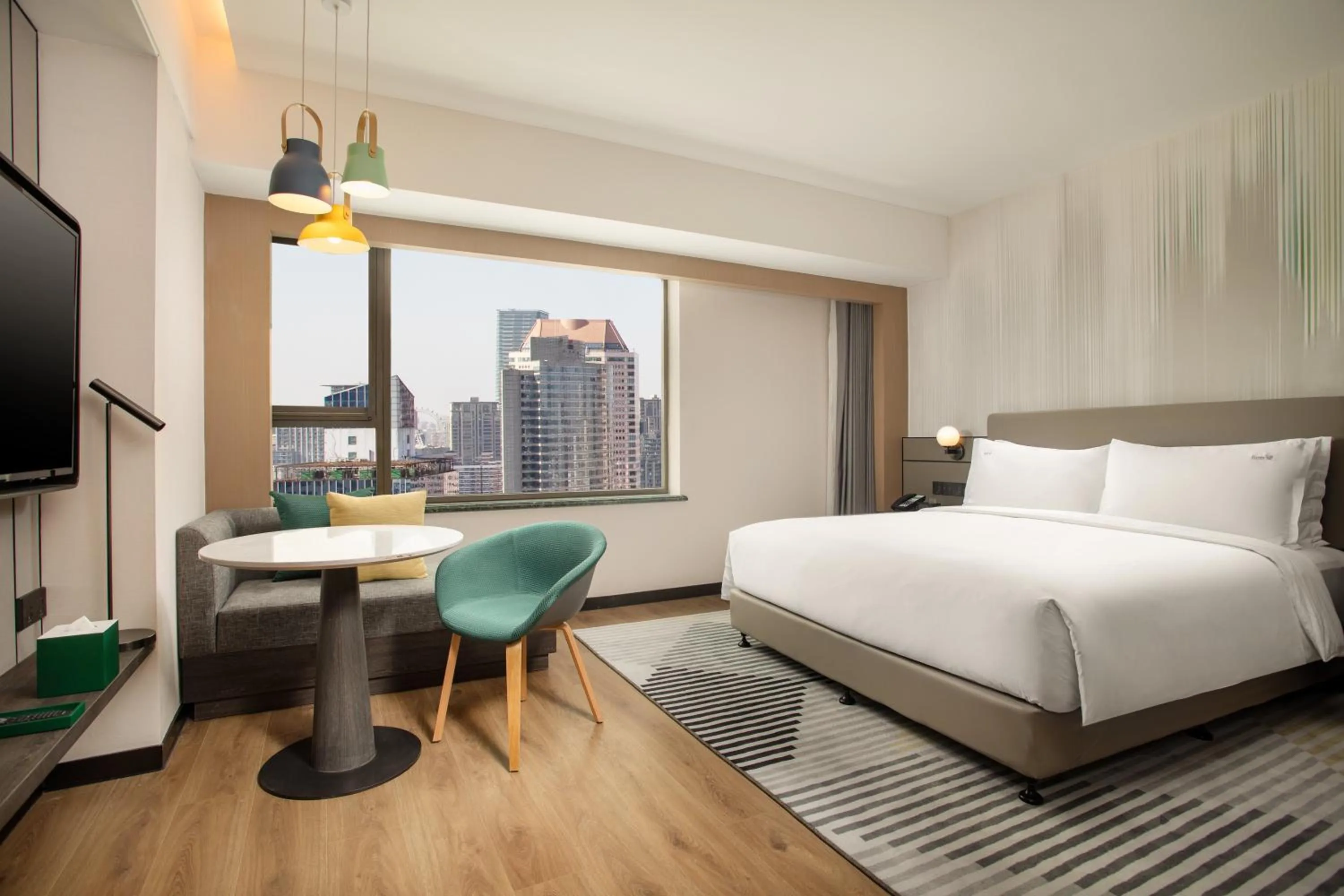 Photo of the whole room, Bed in Holiday Inn Shanghai Nanjing Road by IHG