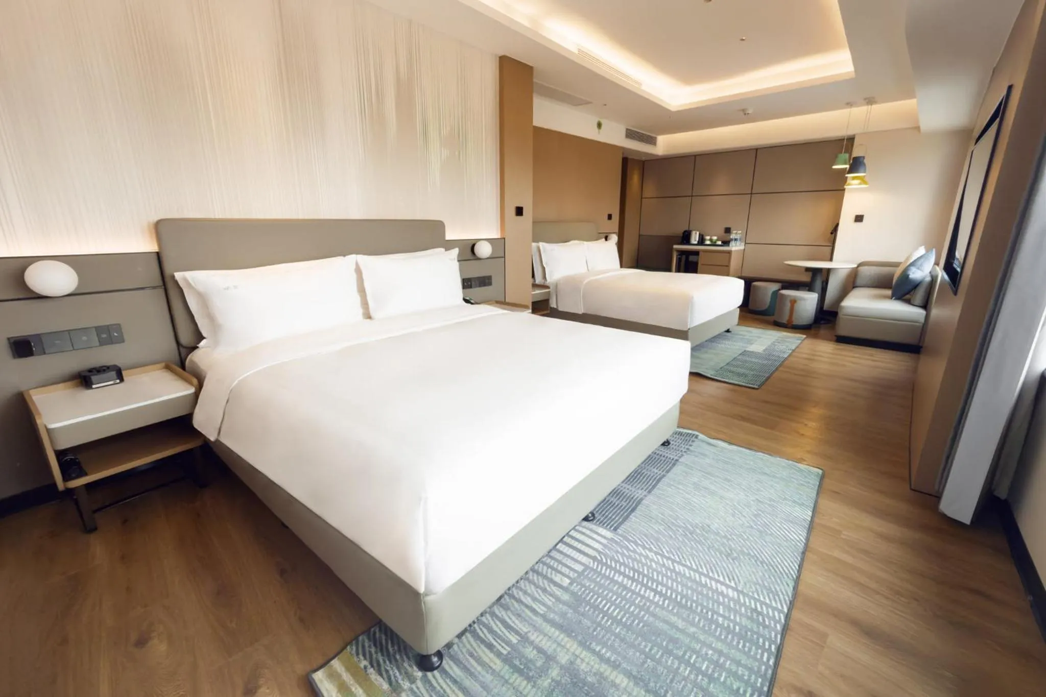 Photo of the whole room, Bed in Holiday Inn Shanghai Nanjing Road by IHG