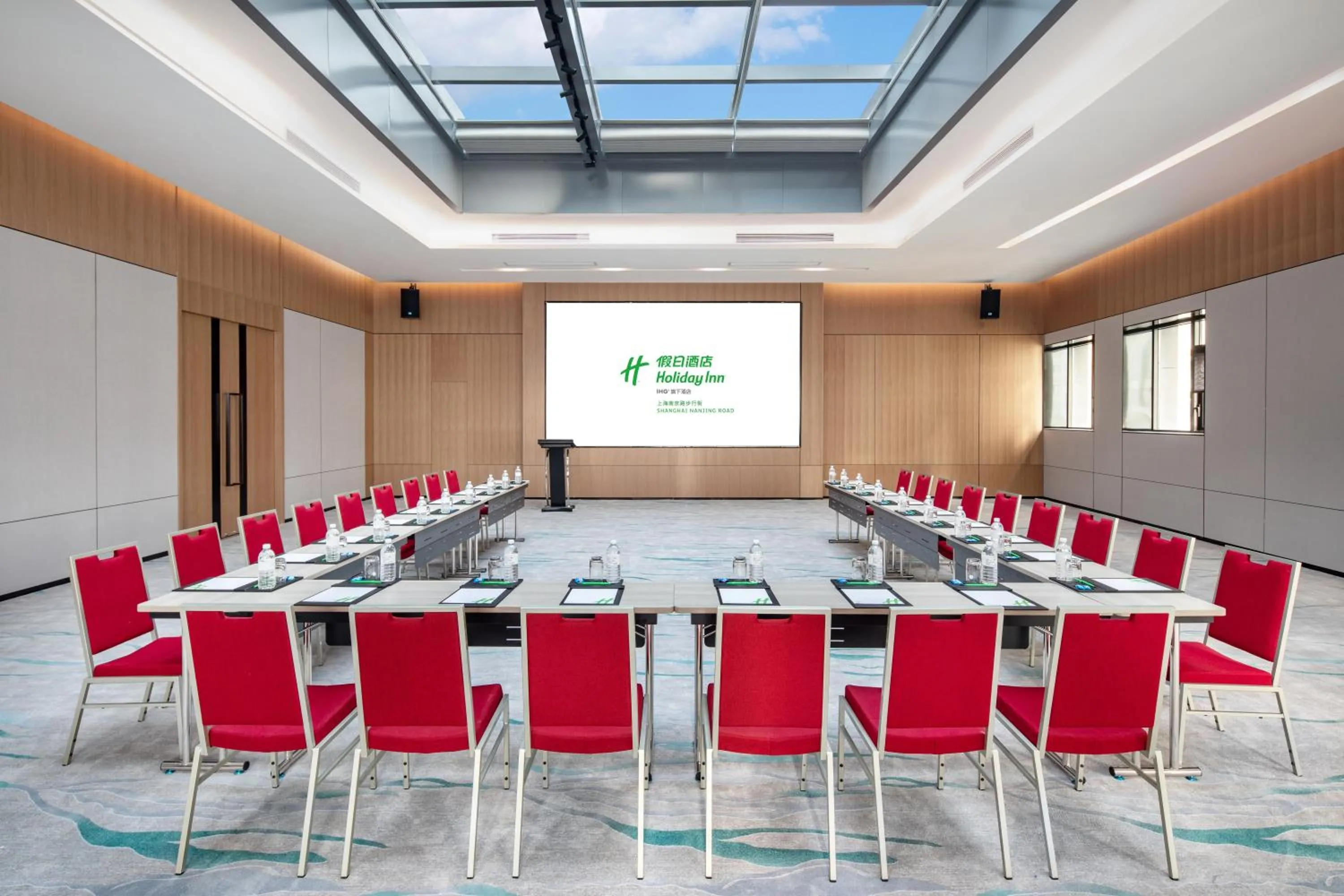 Business facilities in Holiday Inn Shanghai Nanjing Road by IHG