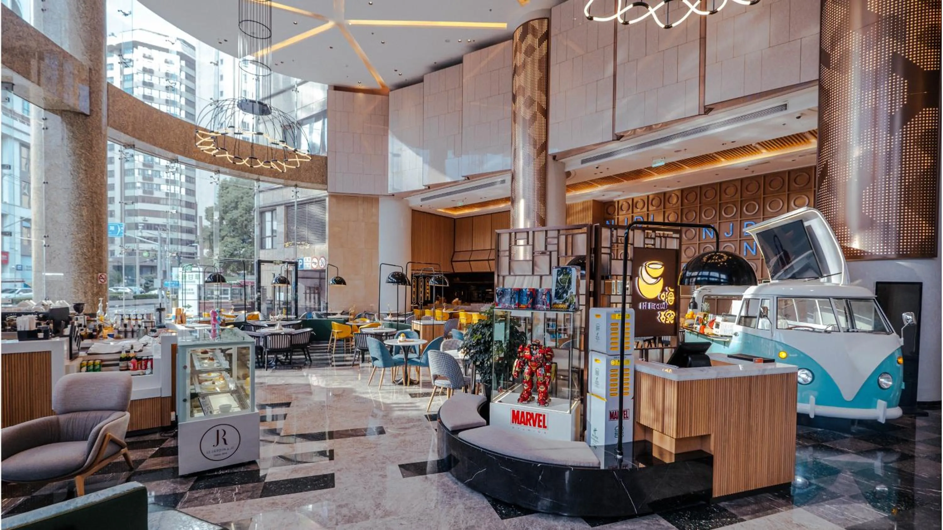 Restaurant/places to eat in Holiday Inn Shanghai Nanjing Road by IHG