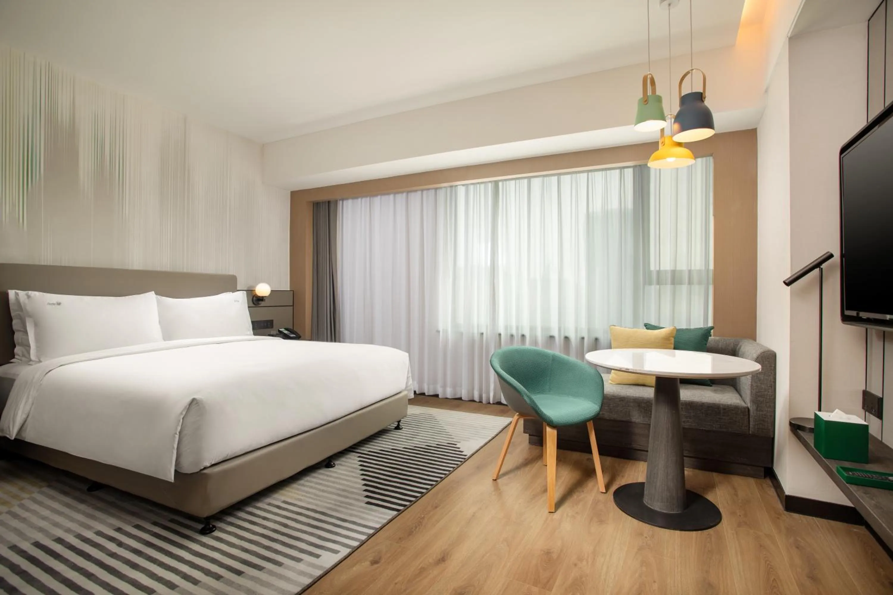 Photo of the whole room, Bed in Holiday Inn Shanghai Nanjing Road by IHG